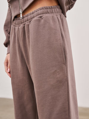 EMBLEM RELAXED JOGGERS - BROWN