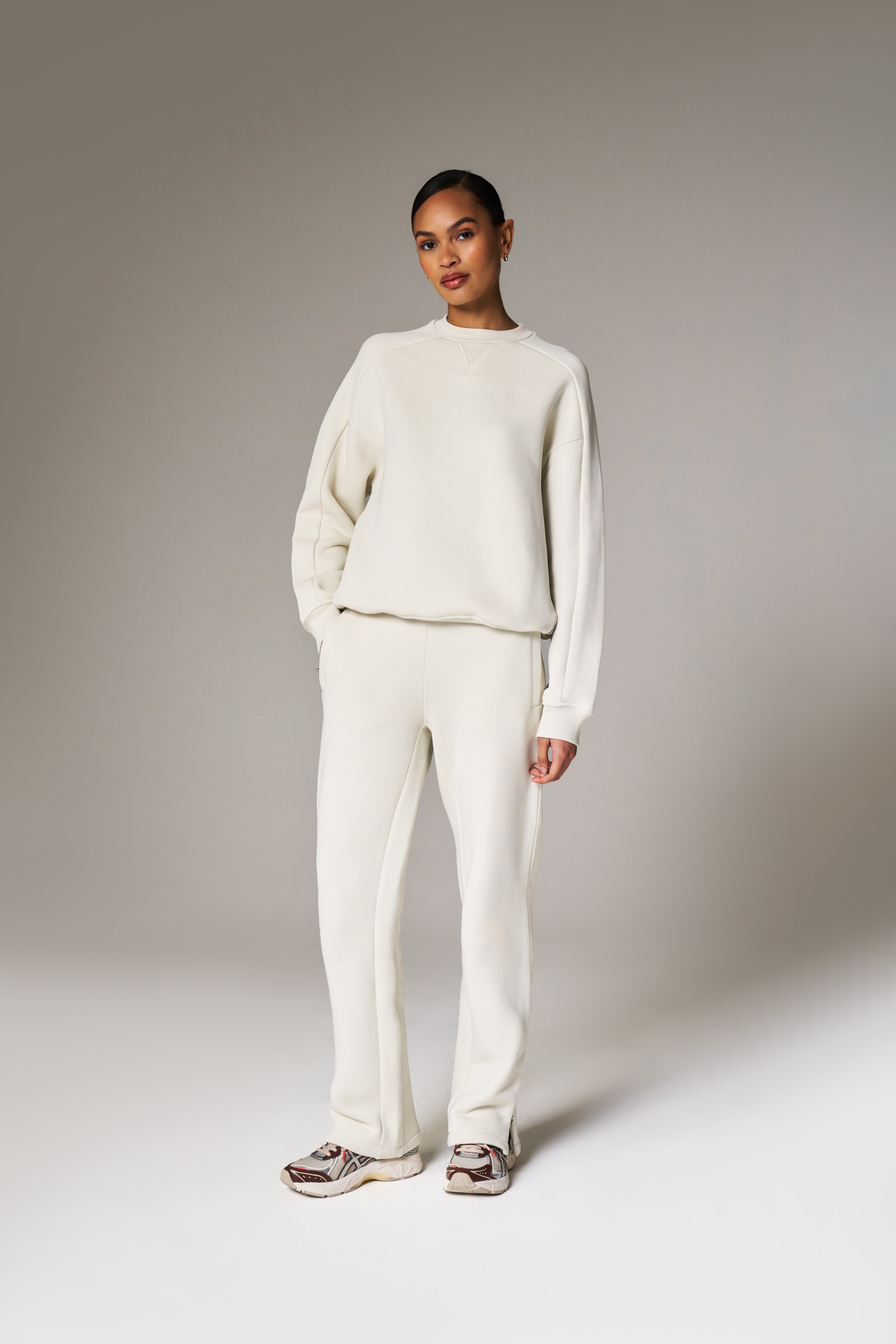 LAUNDERED CLASSICS STRAIGHT LEG JOGGERS - ECRU