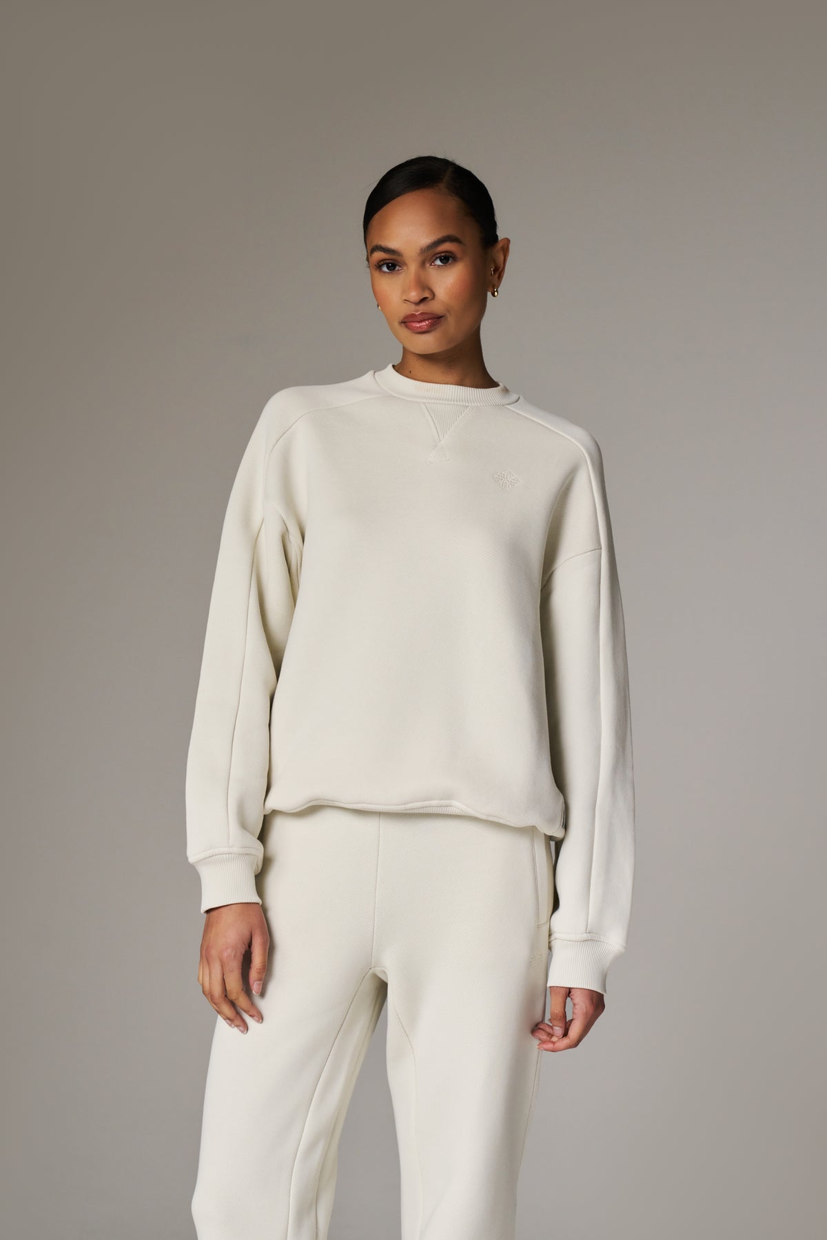 LAUNDERED CLASSICS SEAM DETAIL SWEATSHIRT - ECRU