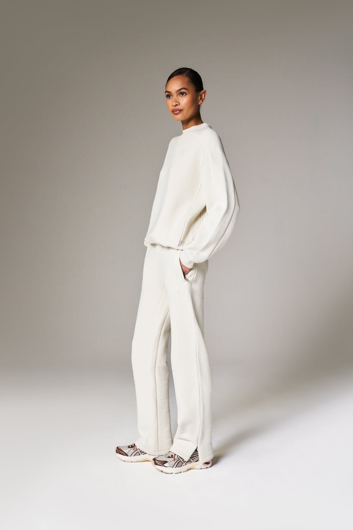 LAUNDERED CLASSICS STRAIGHT LEG JOGGERS - ECRU