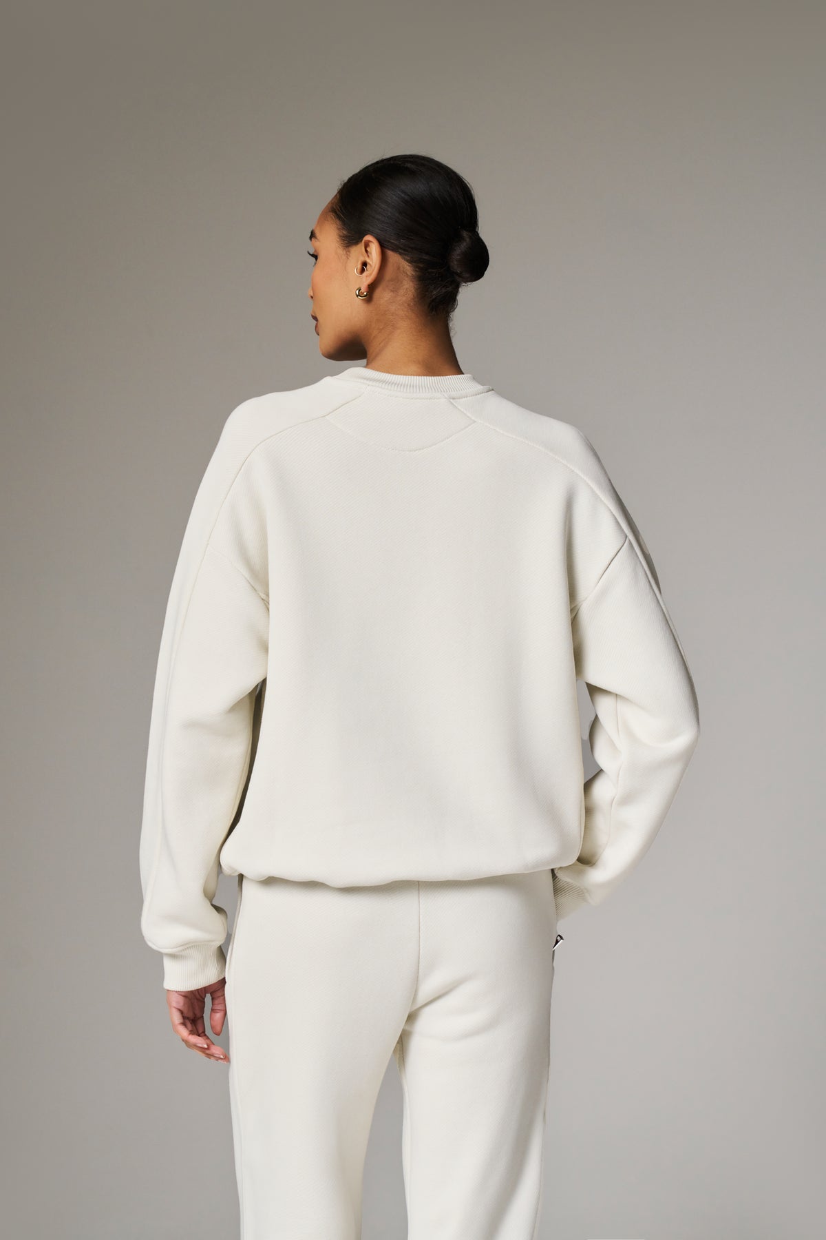 LAUNDERED CLASSICS SEAM DETAIL SWEATSHIRT - ECRU
