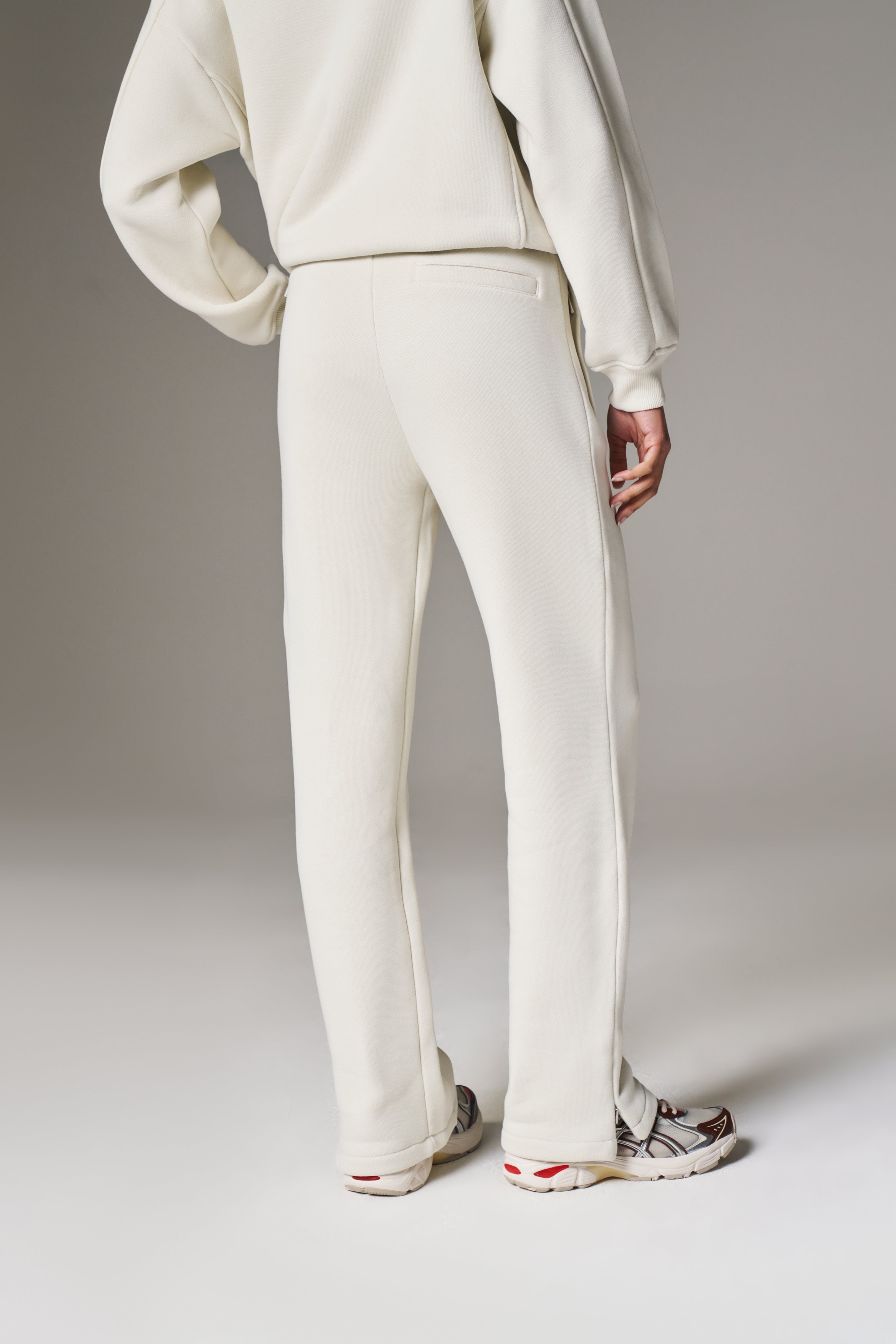 LAUNDERED CLASSICS STRAIGHT LEG JOGGERS - ECRU