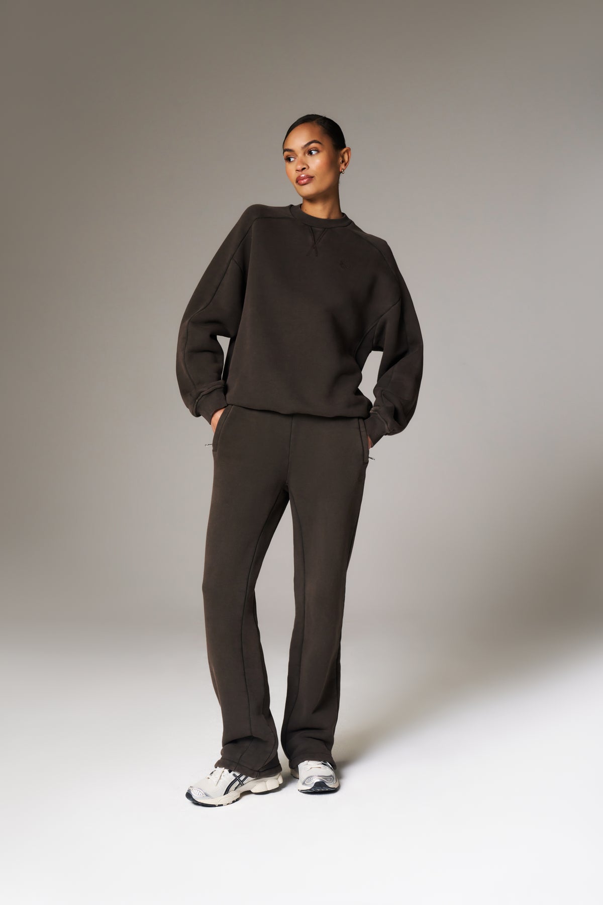 LAUNDERED CLASSICS SEAM DETAIL SWEATSHIRT - WASHED BROWN