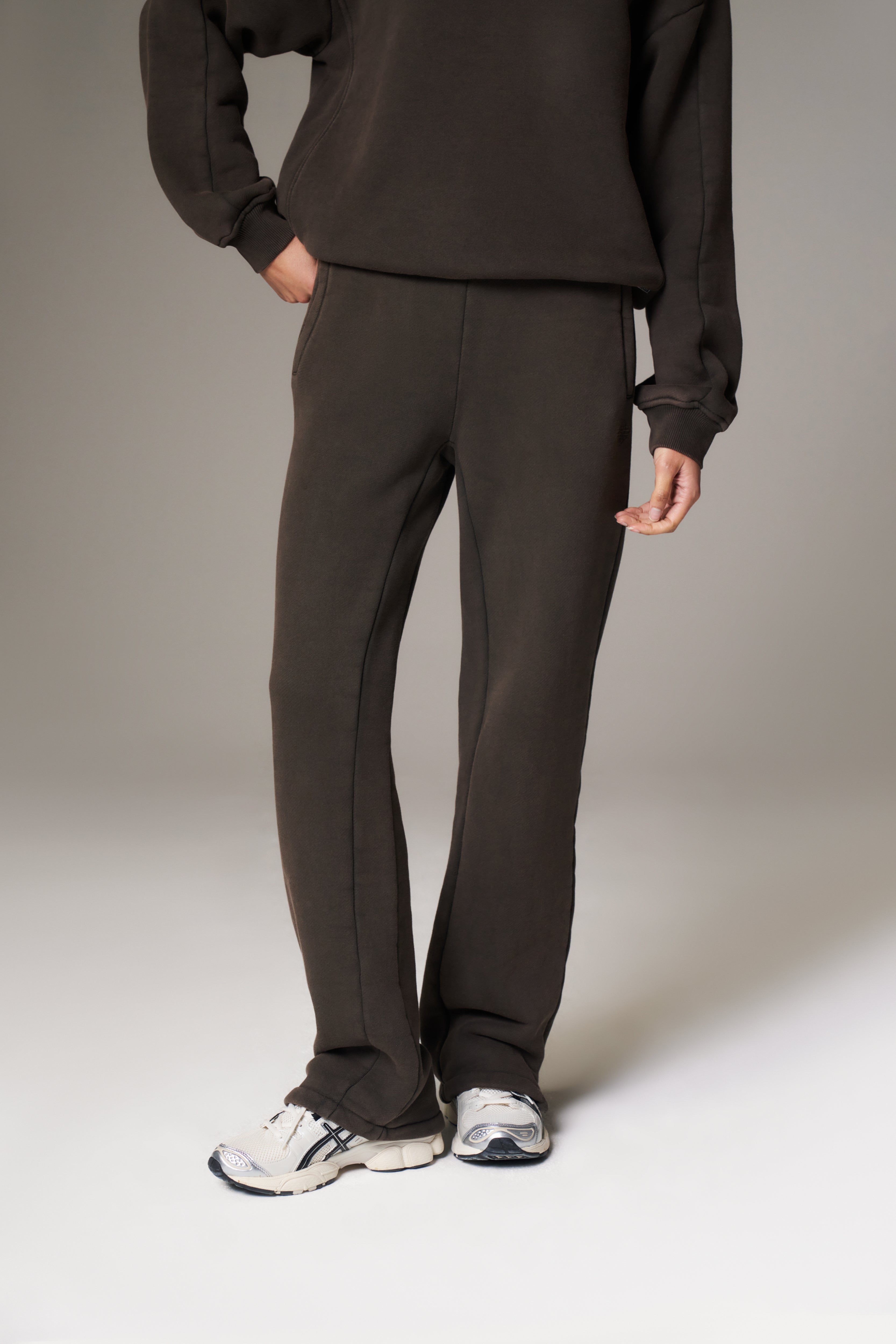 LAUNDERED CLASSICS STRAIGHT LEG JOGGERS - WASHED BROWN