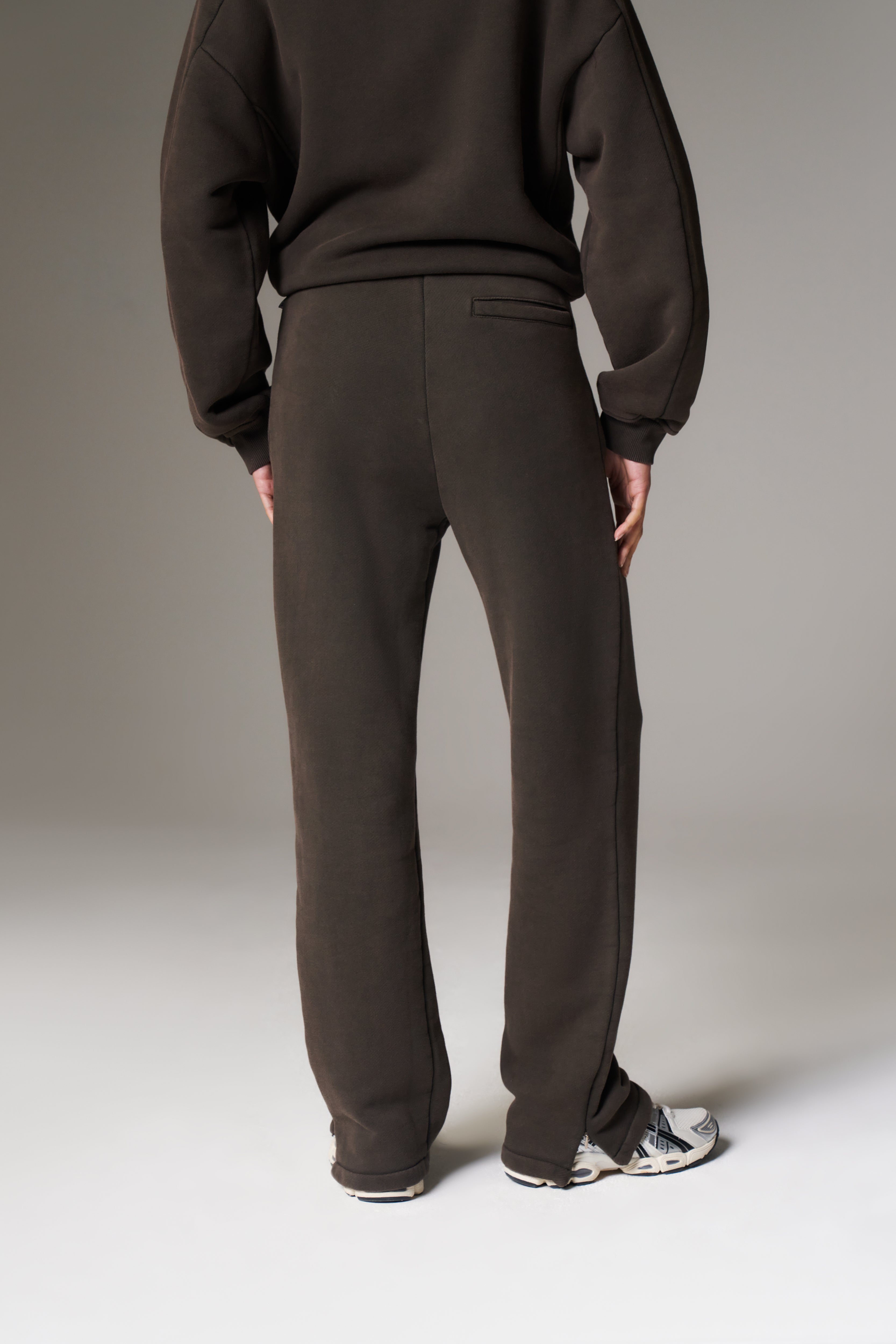LAUNDERED CLASSICS STRAIGHT LEG JOGGERS - WASHED BROWN