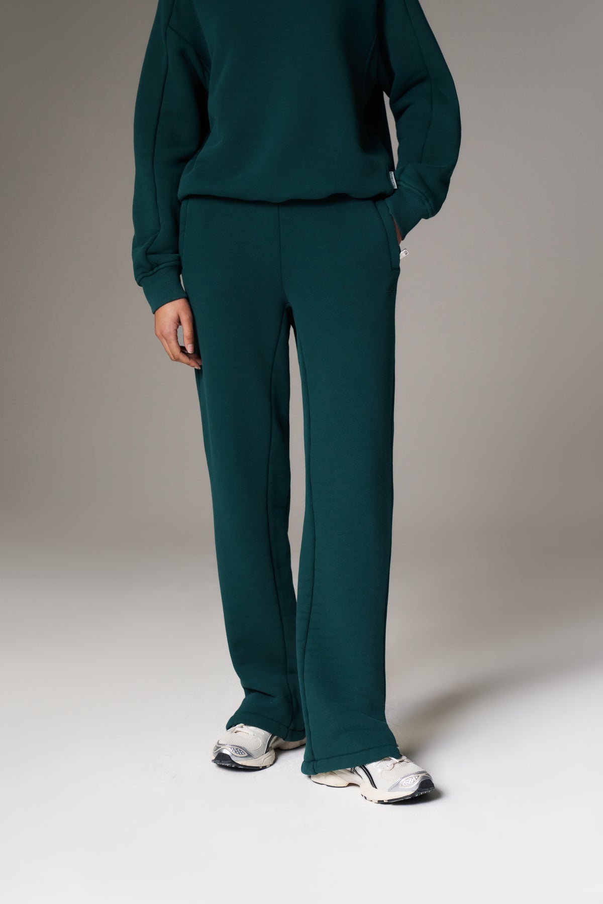 LAUNDERED CLASSICS STRAIGHT LEG JOGGERS - GREEN
