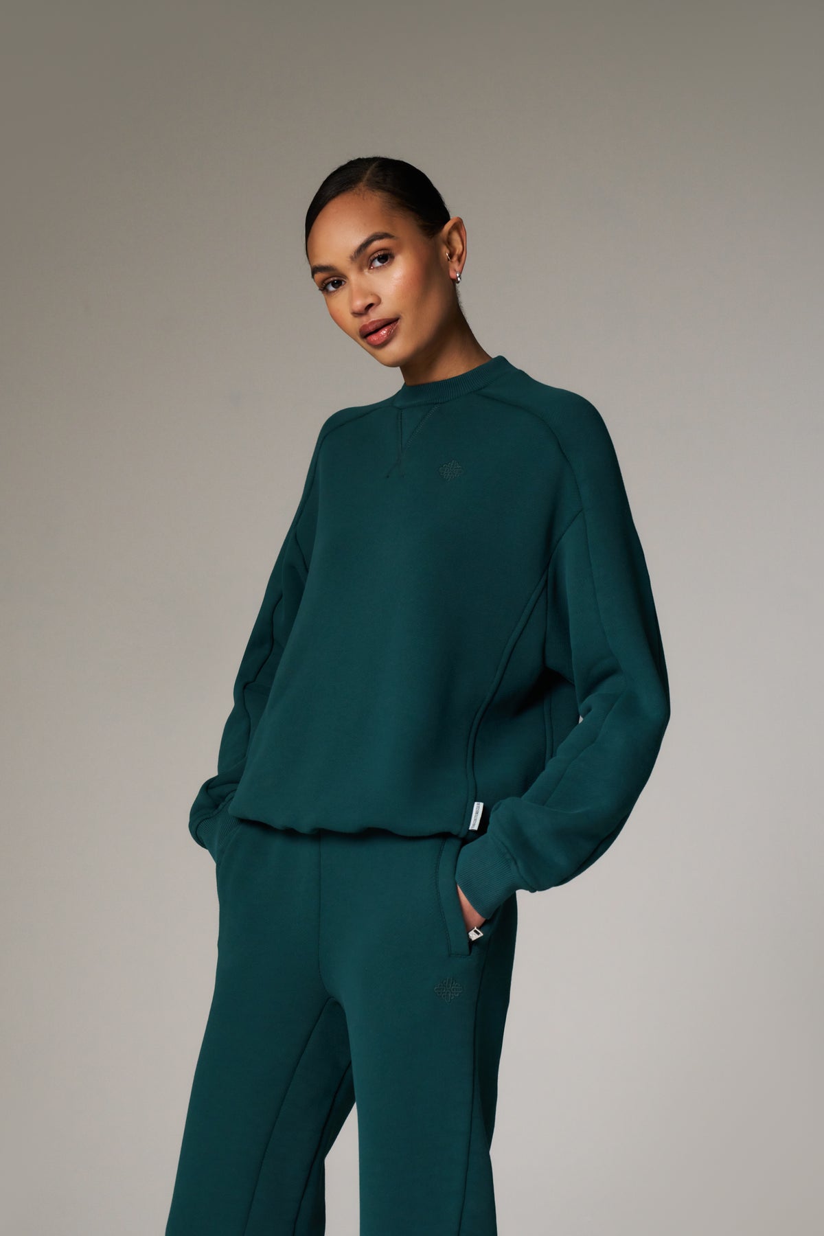 LAUNDERED CLASSICS SEAM DETAIL SWEATSHIRT - GREEN