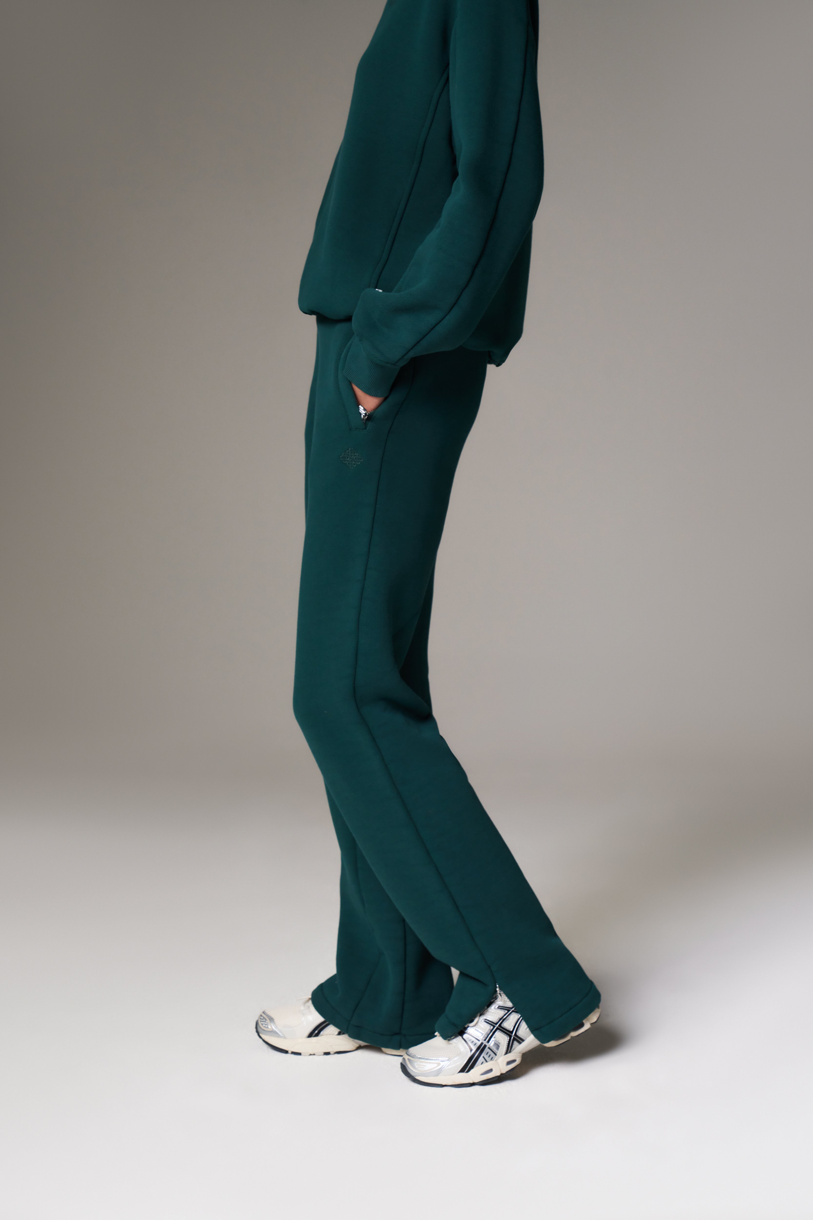 LAUNDERED CLASSICS STRAIGHT LEG JOGGERS - GREEN