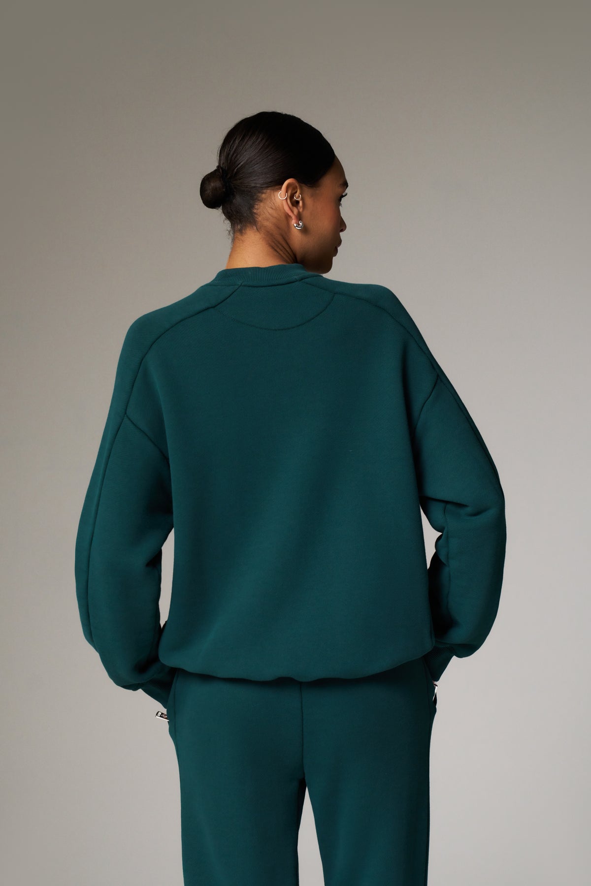 LAUNDERED CLASSICS SEAM DETAIL SWEATSHIRT - GREEN