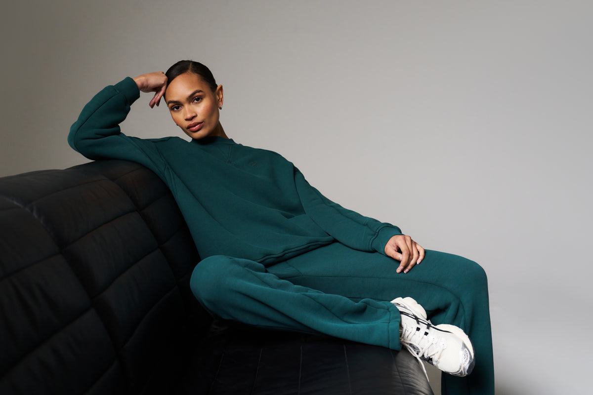 LAUNDERED CLASSICS STRAIGHT LEG JOGGERS - GREEN