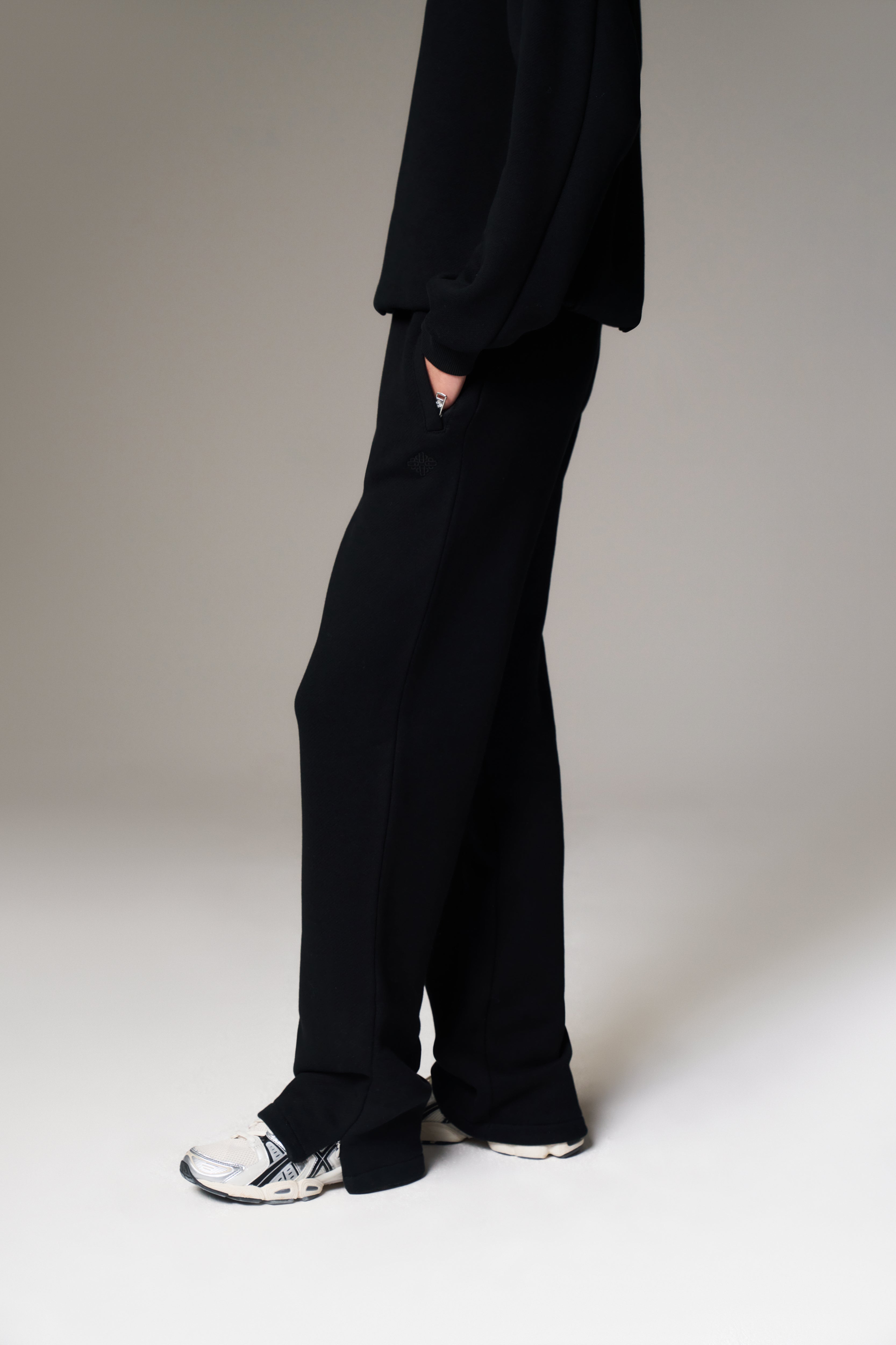 LAUNDERED CLASSICS STRAIGHT LEG JOGGERS - WASHED BLACK