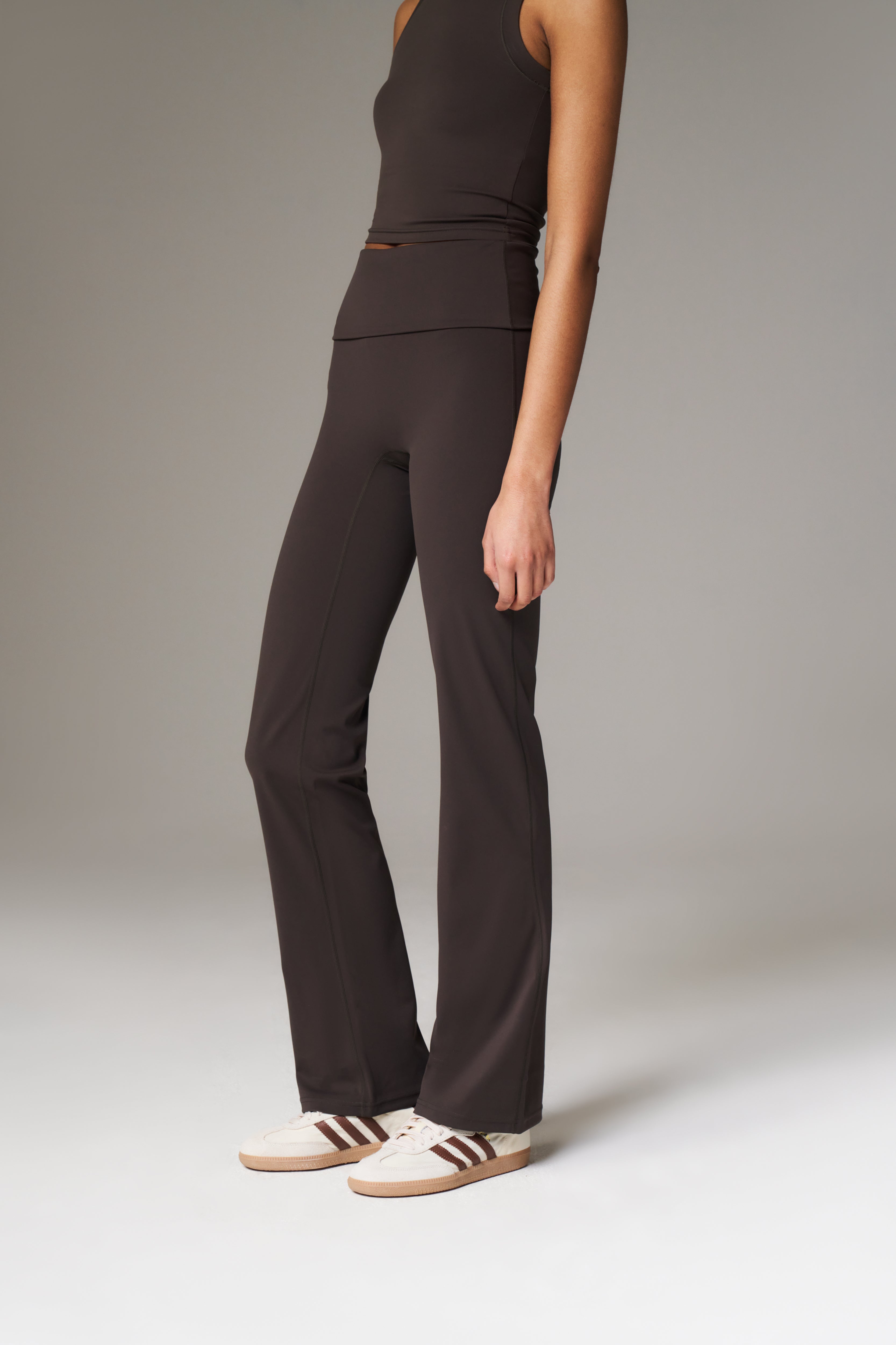 SCULPTING STRETCH FOLDOVER WAISTBAND YOGA PANTS - CHOCOLATE