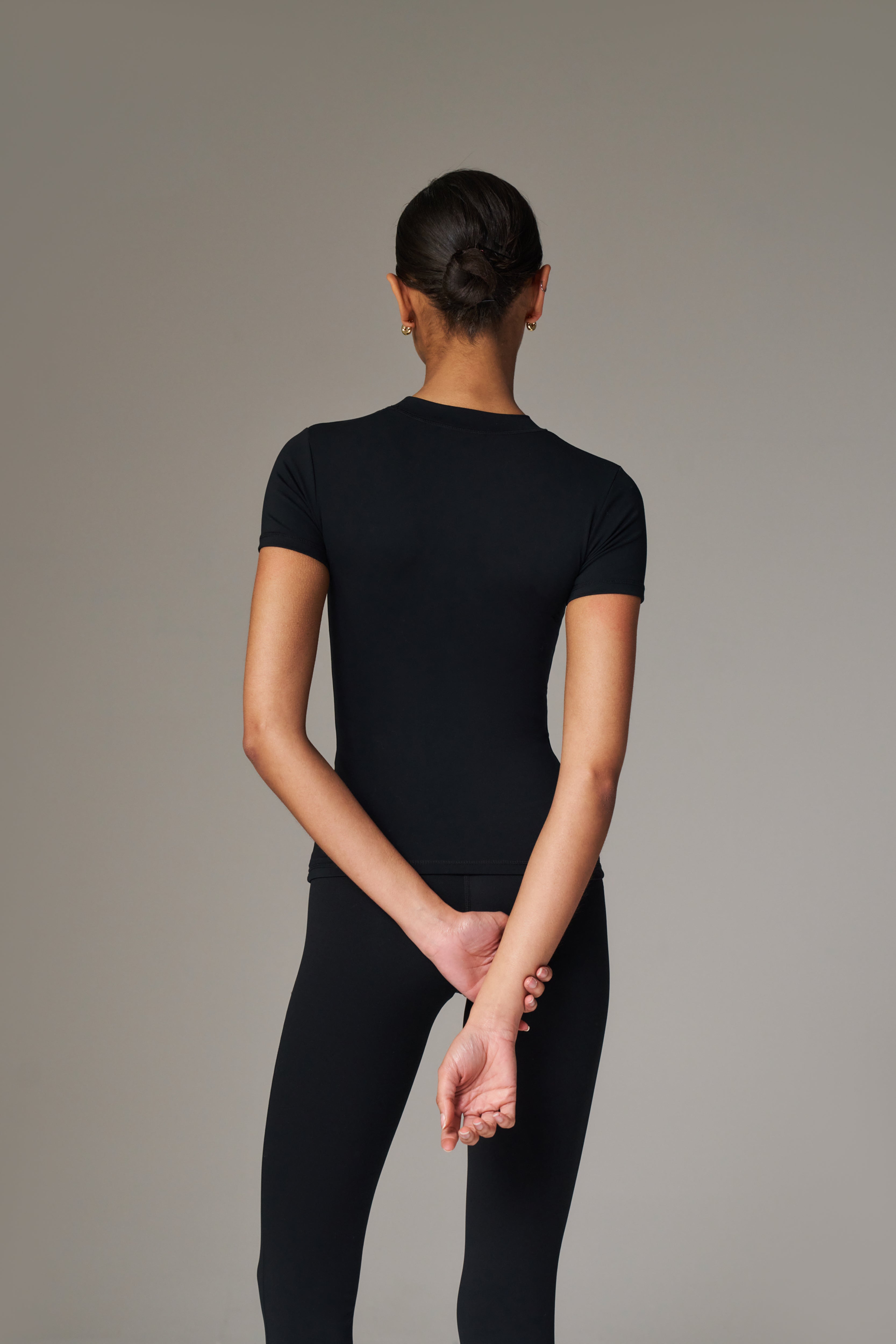 SCULPTING STRETCH EMBLEM BABY TEE - BLACK