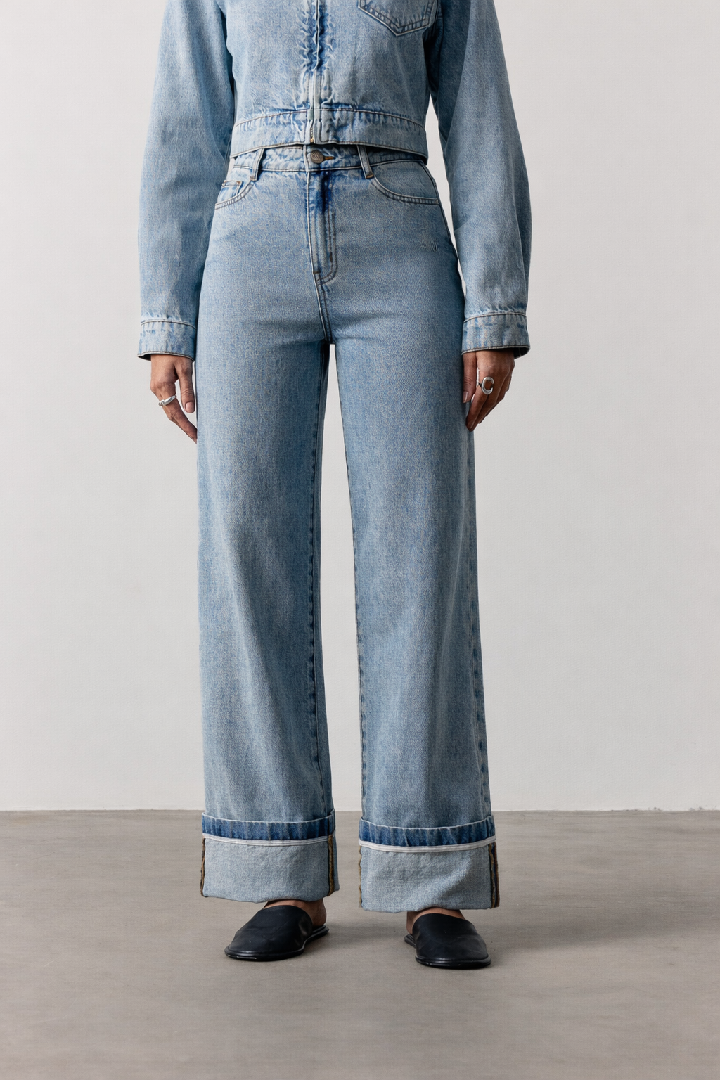 TURN UP HEM WIDE LEG JEANS - MID BLUE WASH