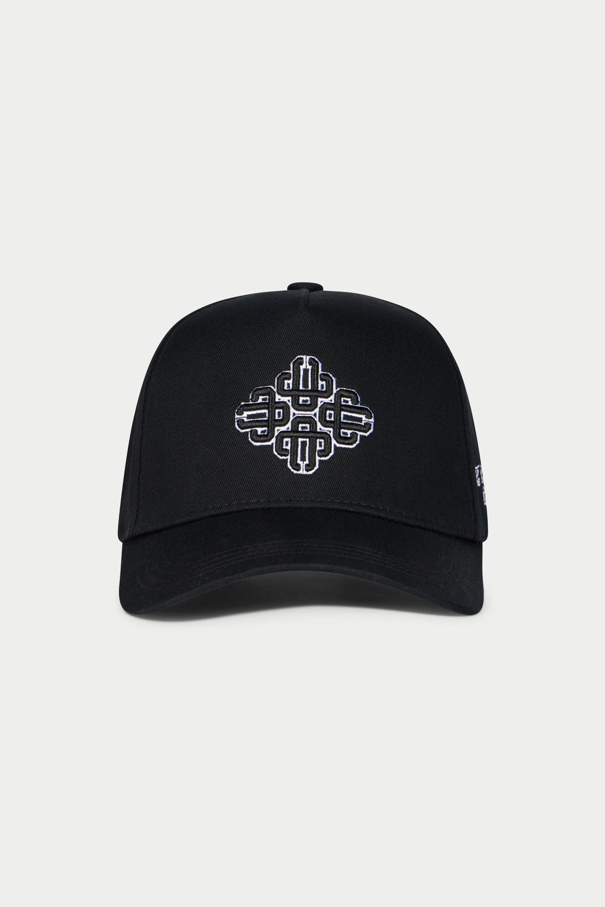 EMBLEM EMBROIDERY CAP - BLACK/WHITE