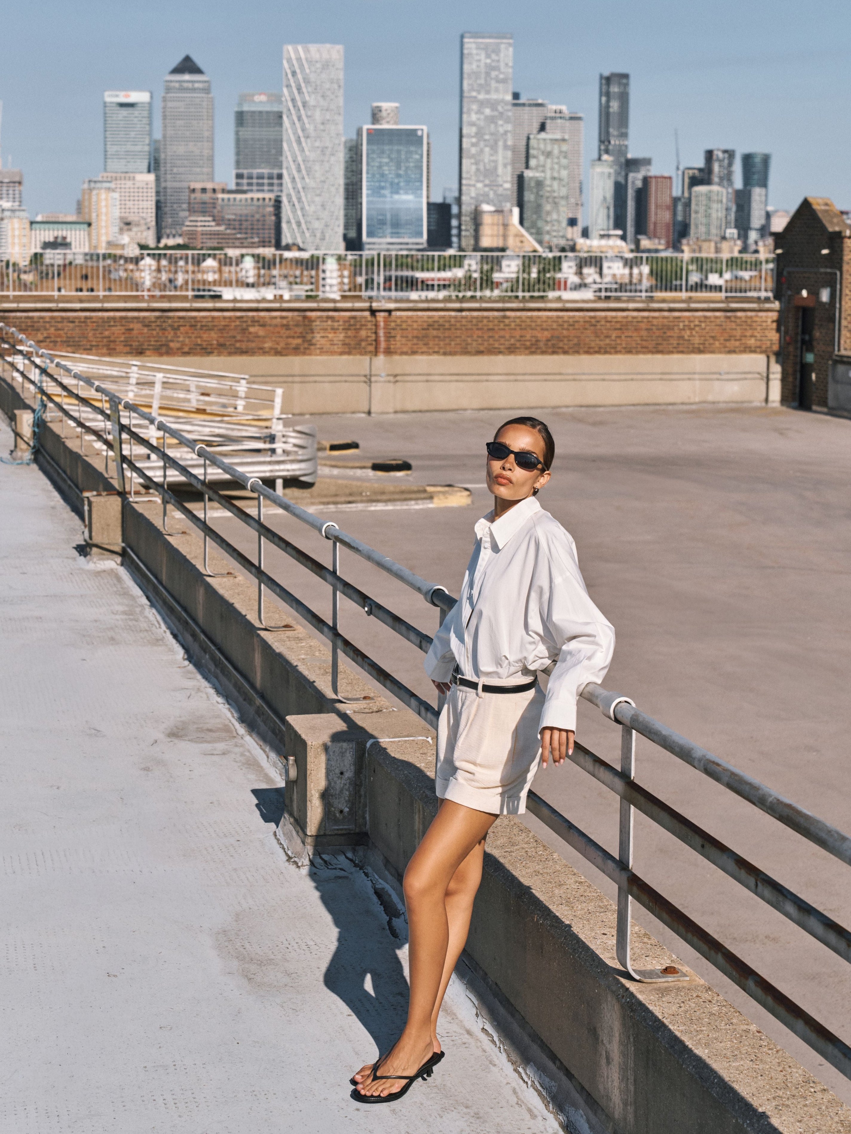LINEN LONGLINE SHORTS - OFF WHITE