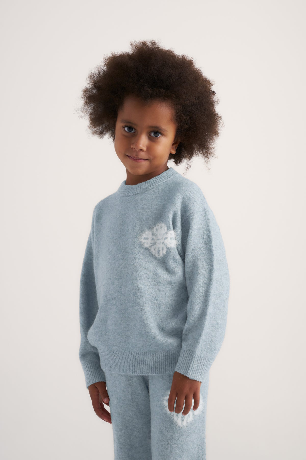 KIDS EMBLEM FLUFFY KNIT CREW - BLUE