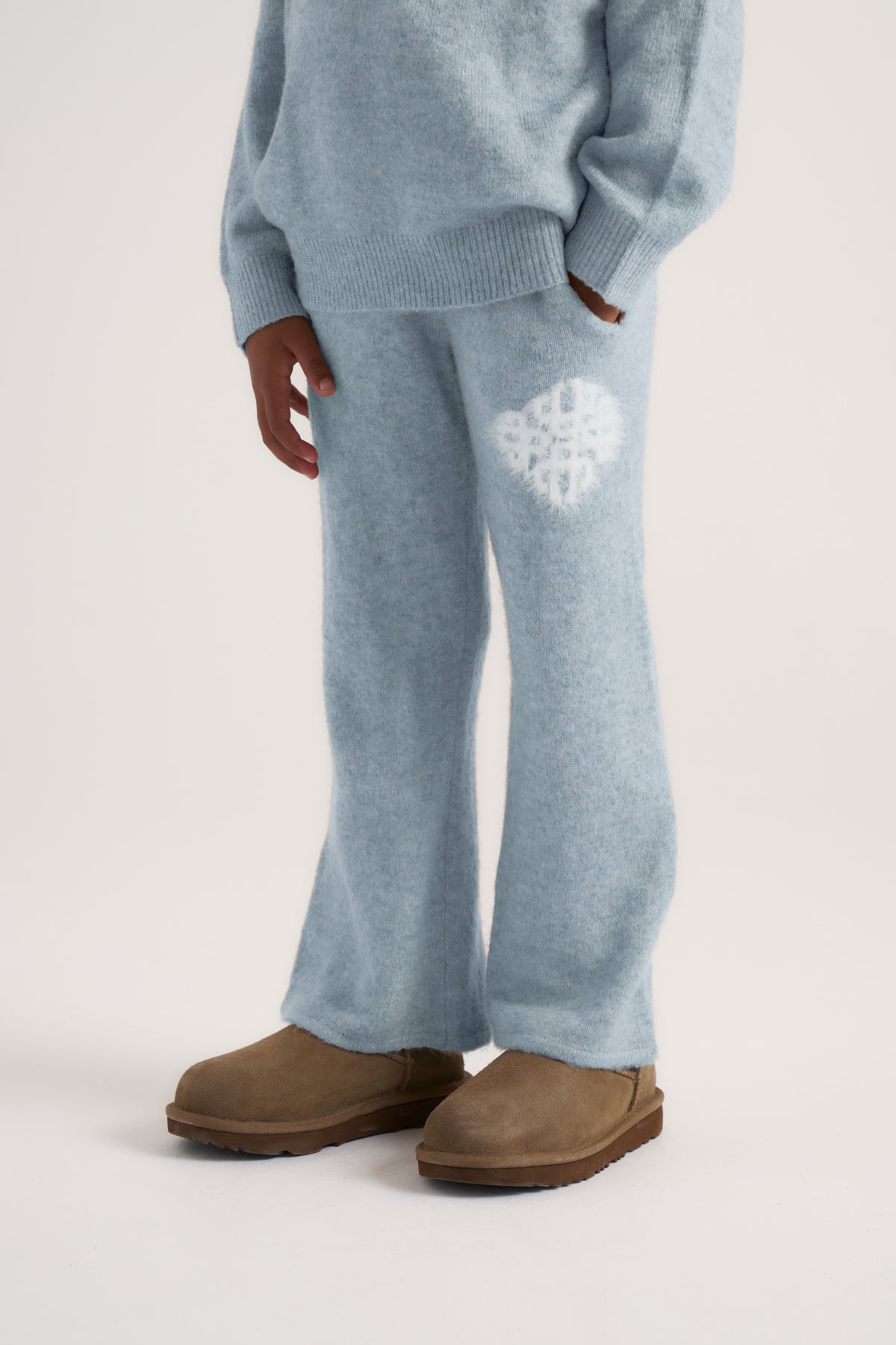KIDS EMBLEM FLUFFY KNIT JOGGERS - BLUE