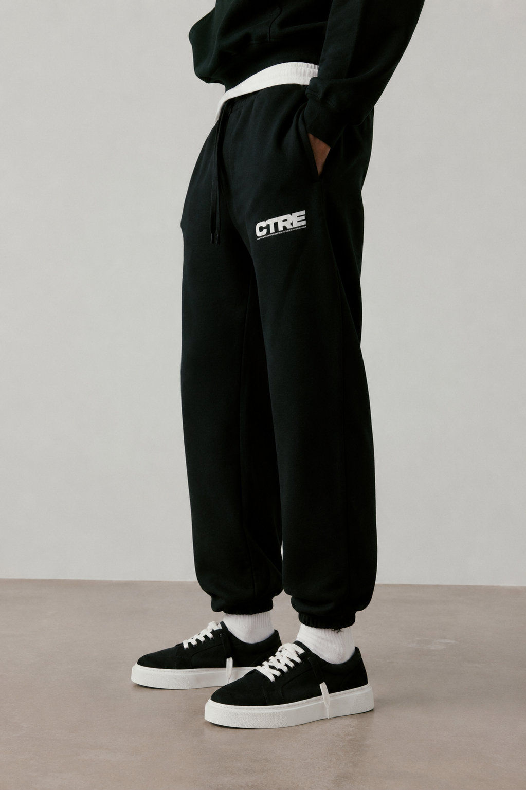 RETRO SPORT CTRE GRAPHIC CUFFED JOGGER - BLACK