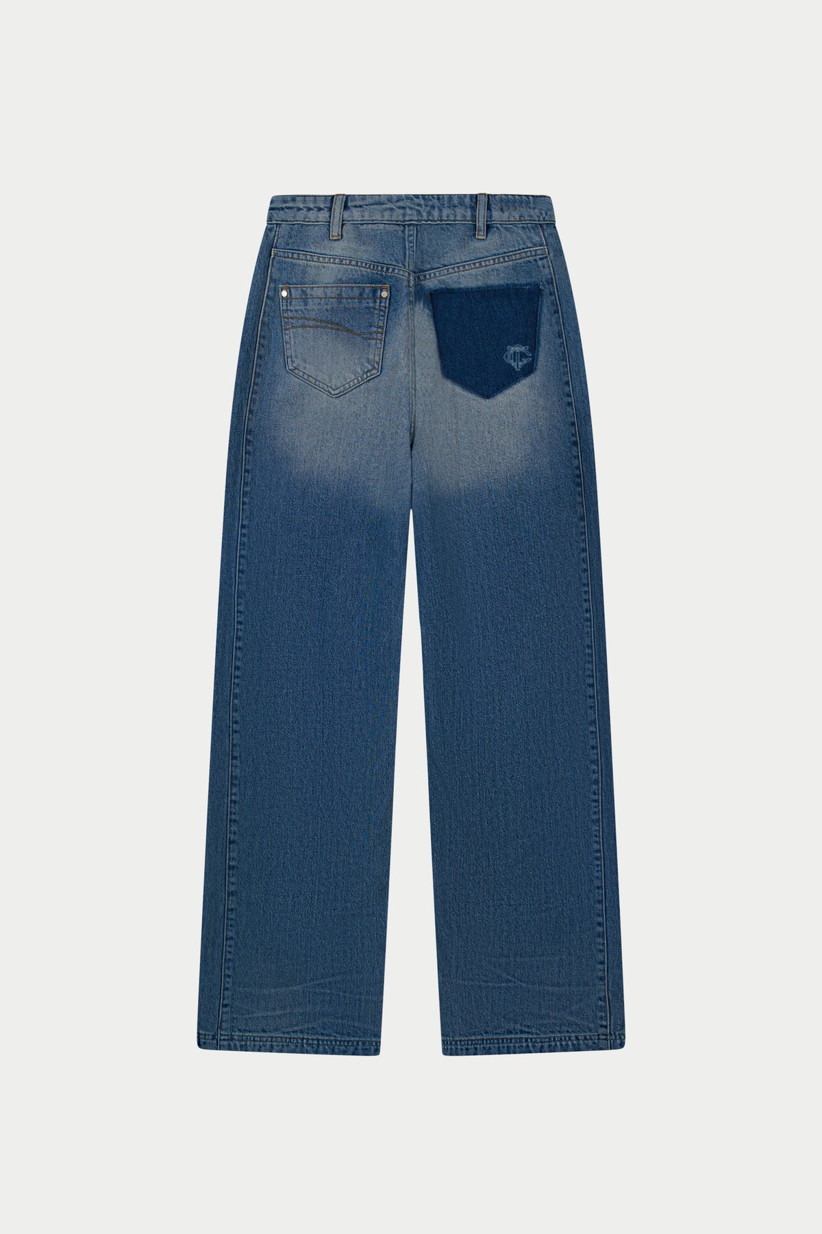 VINTAGE WASH MID RISE EMBLEM STRAIGHT LEG JEANS - BLUE WASH