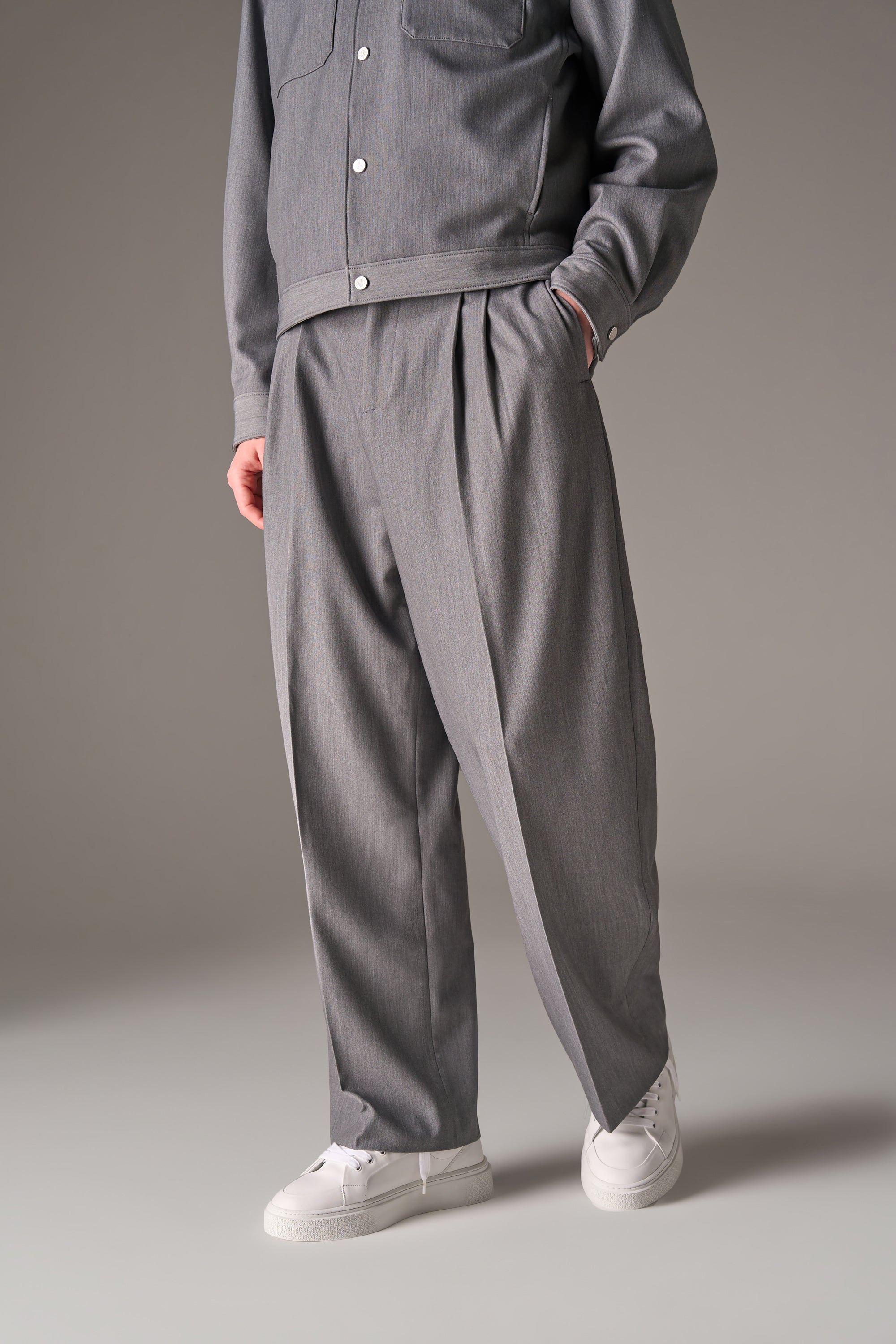 BARREL LEG TAILORED TROUSERS - GREY