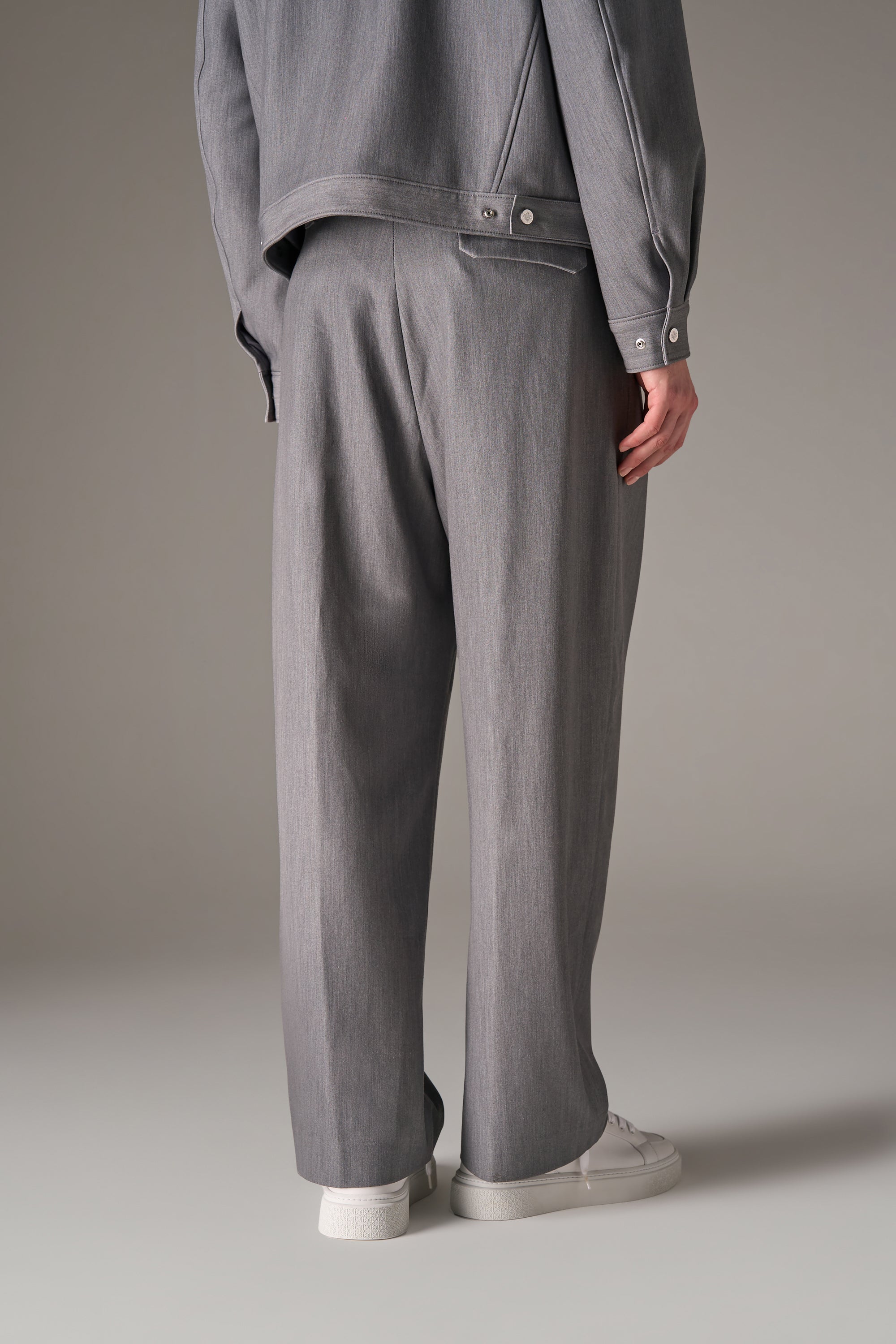 BARREL LEG TAILORED TROUSERS - GREY