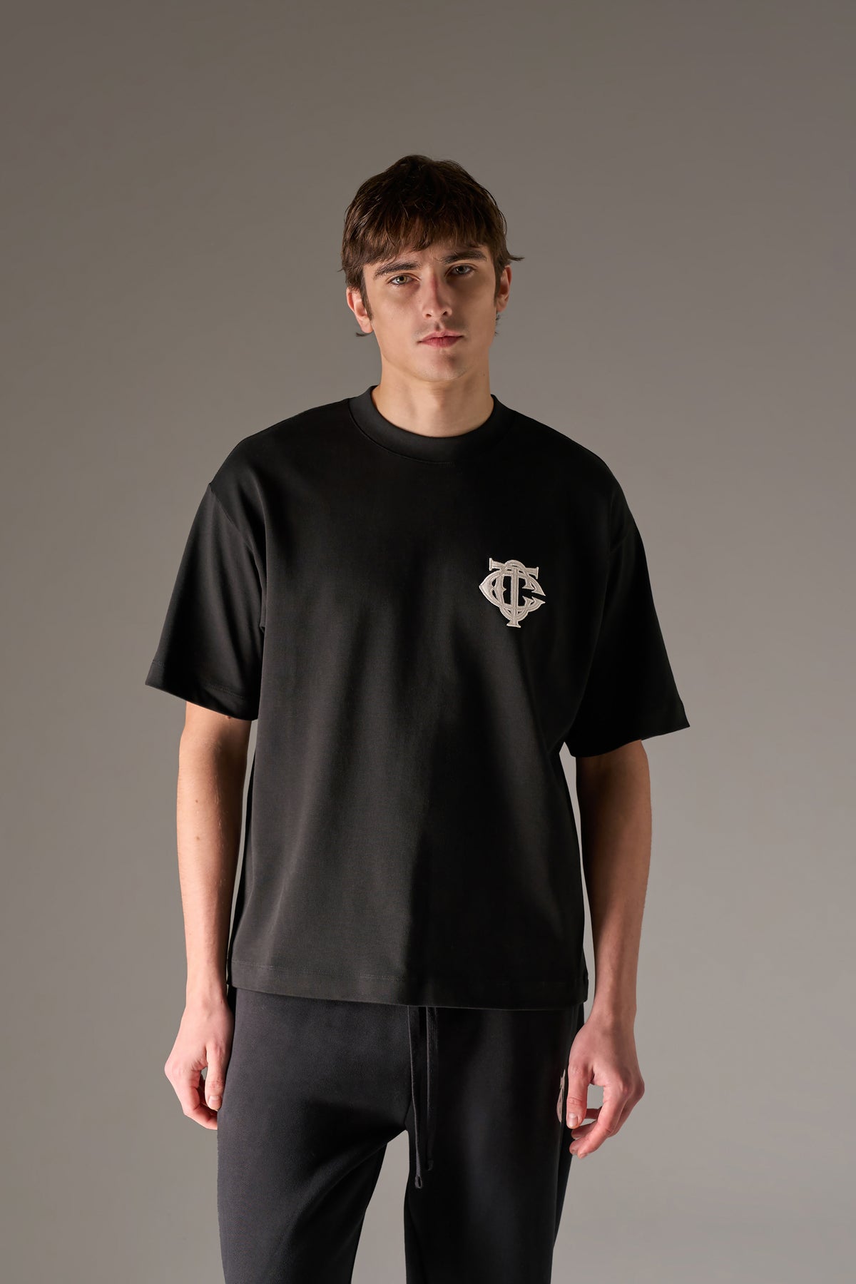 APPLIQUE MONOGRAM EMBLEM T-SHIRT - BLACK