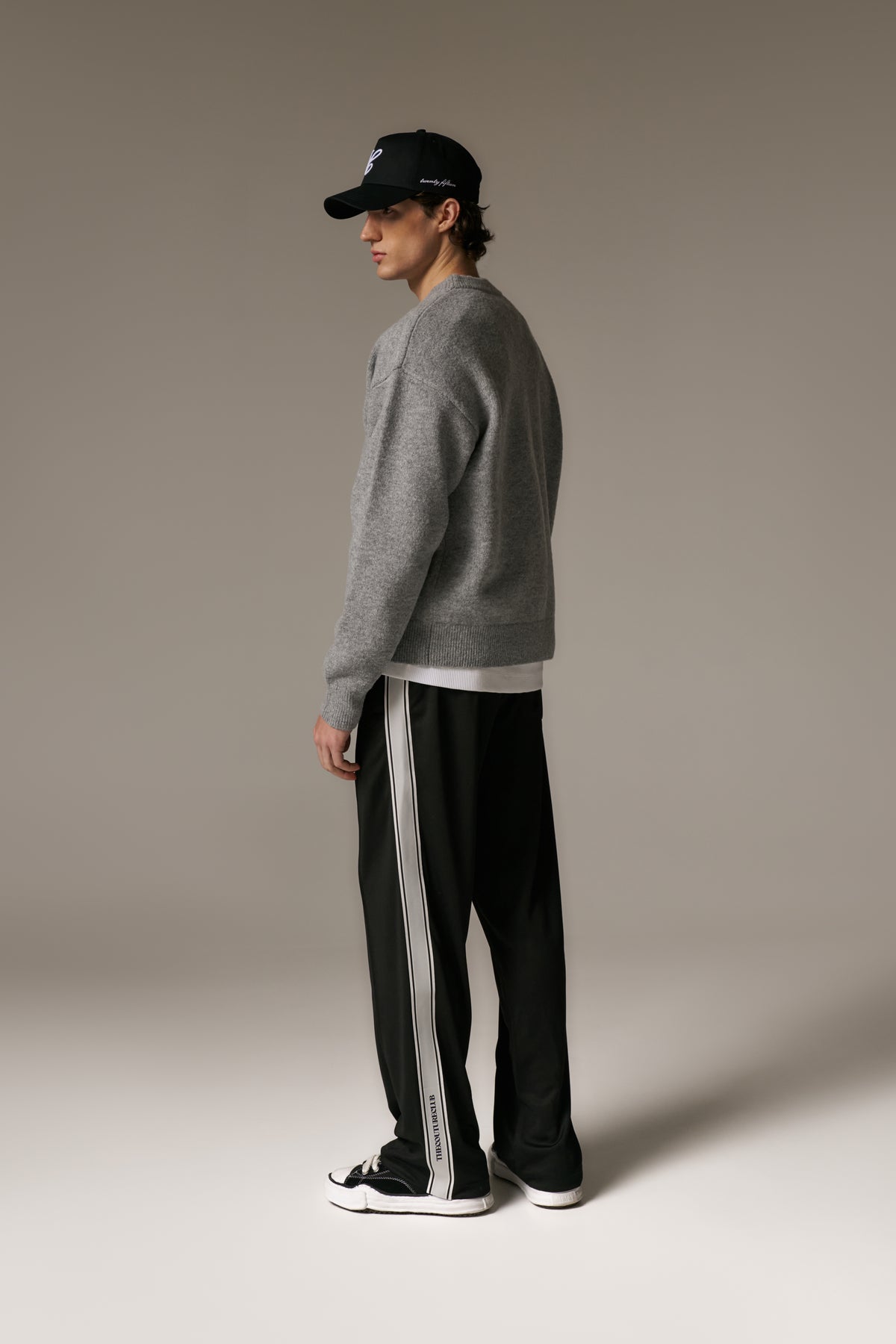 C EMBROIDERY KNITTED CREW - GREY MARL