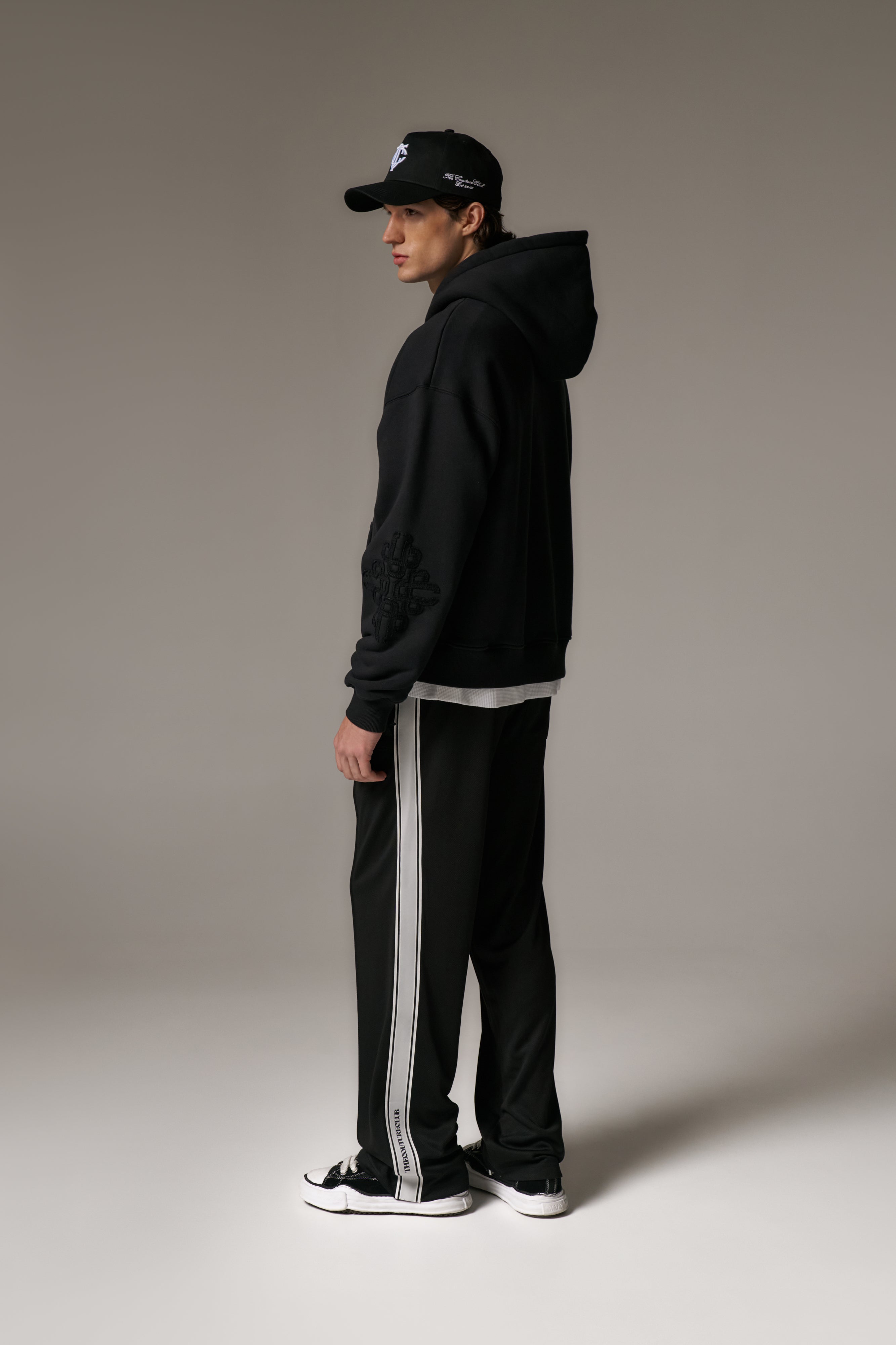 EMBLEM APPLIQUE ZIP THROUGH HOODIE - BLACK