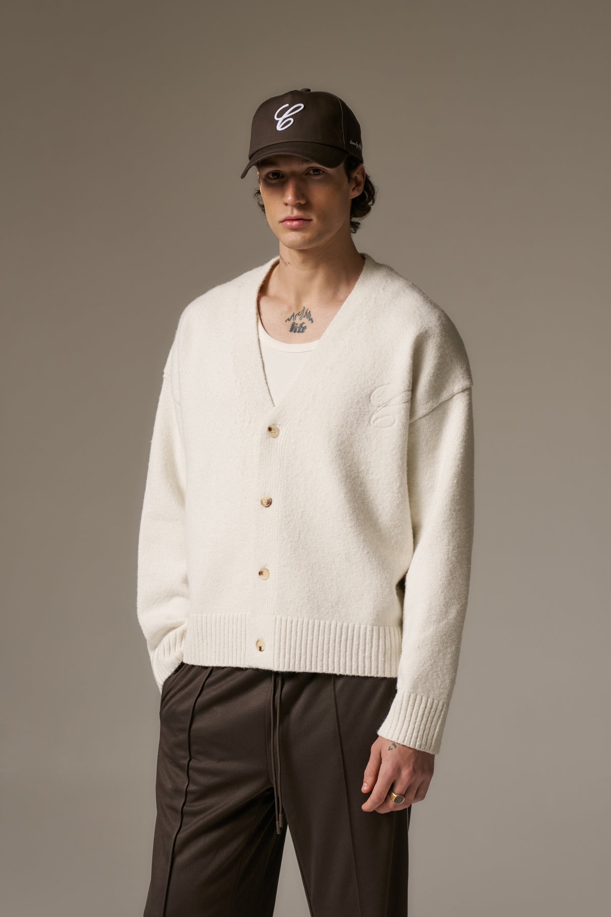 C EMBROIDERY KNITTED CARDIGAN - OFF WHITE