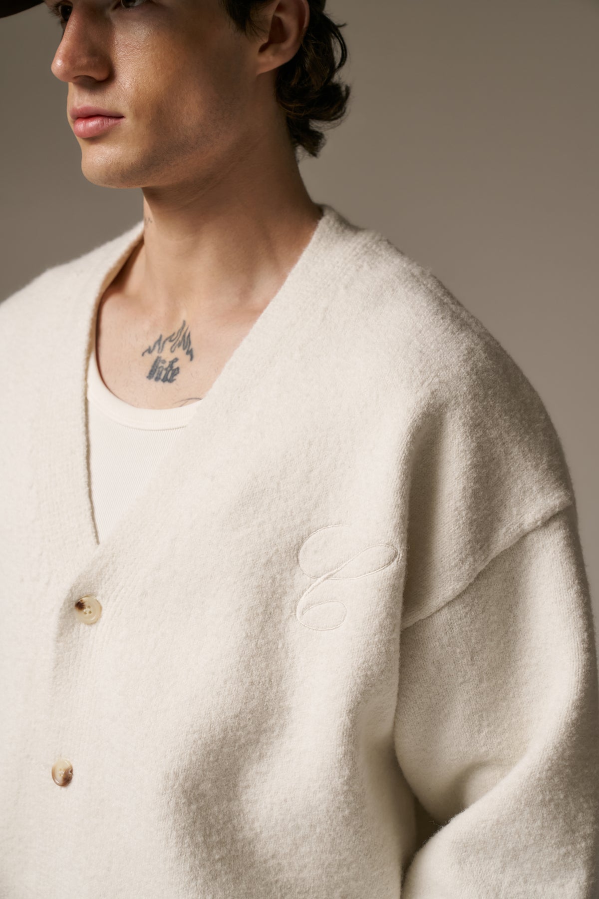 C EMBROIDERY KNITTED CARDIGAN - OFF WHITE