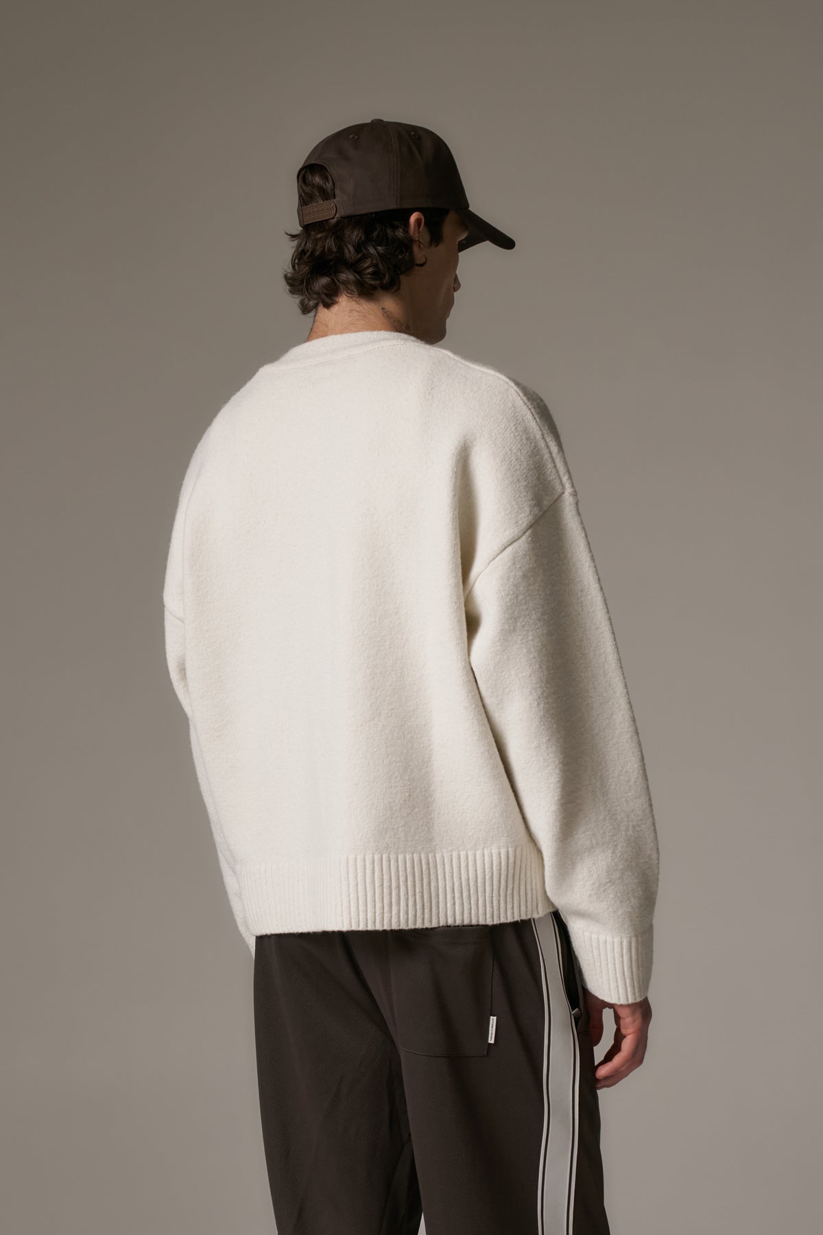 C EMBROIDERY KNITTED CARDIGAN - OFF WHITE