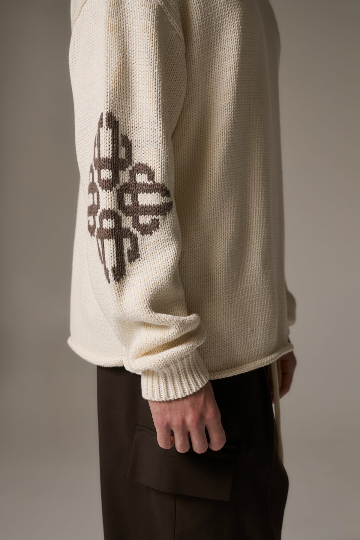 CHUNKY KNIT EMBLEM JUMPER - OFF WHITE