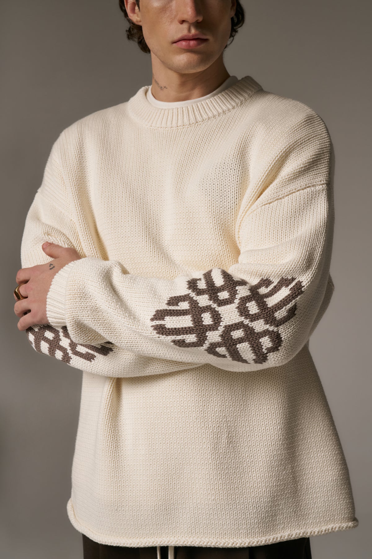 CHUNKY KNIT EMBLEM JUMPER - OFF WHITE