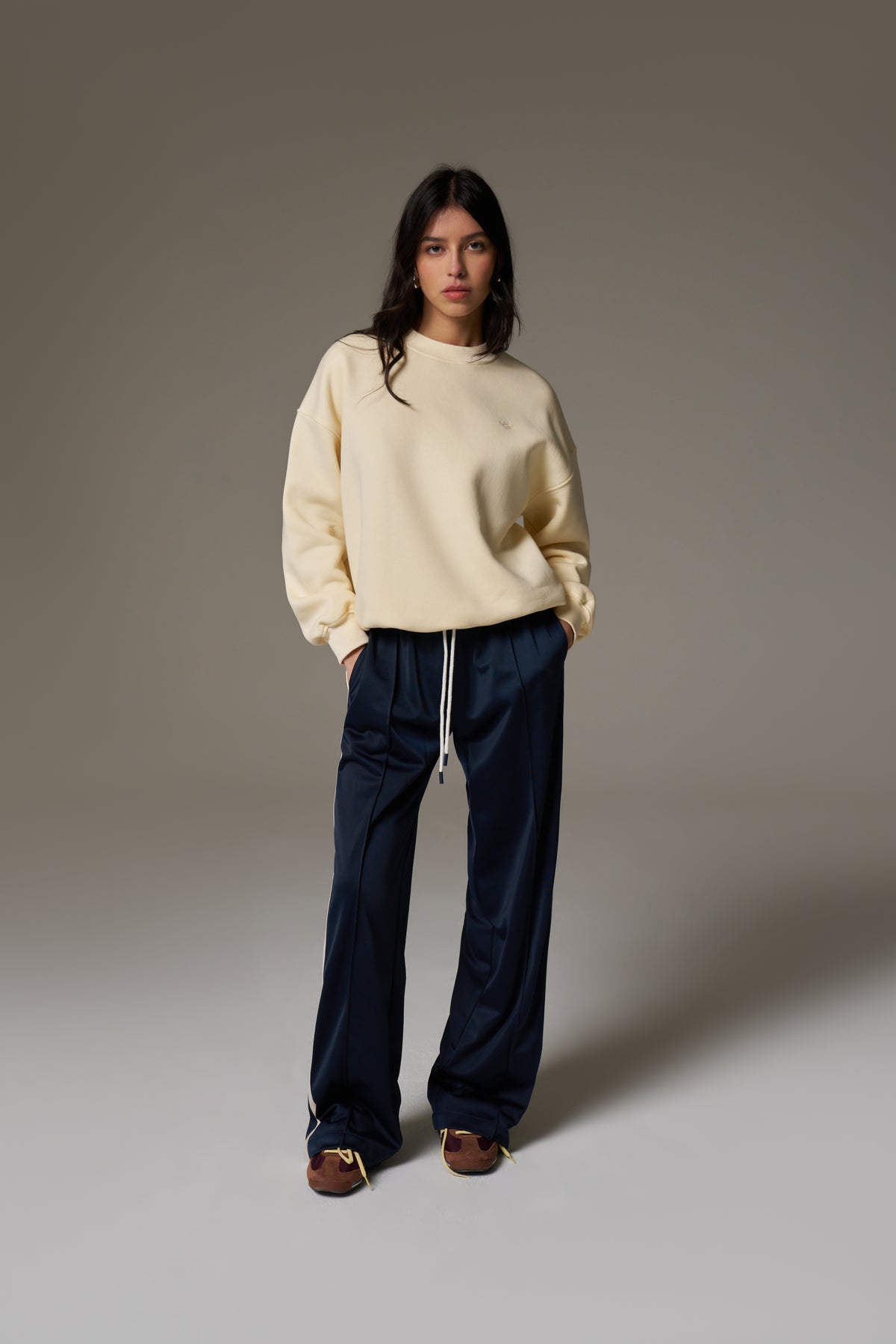 EMBLEM EMBROIDERED SWEATSHIRT - BUTTERMILK