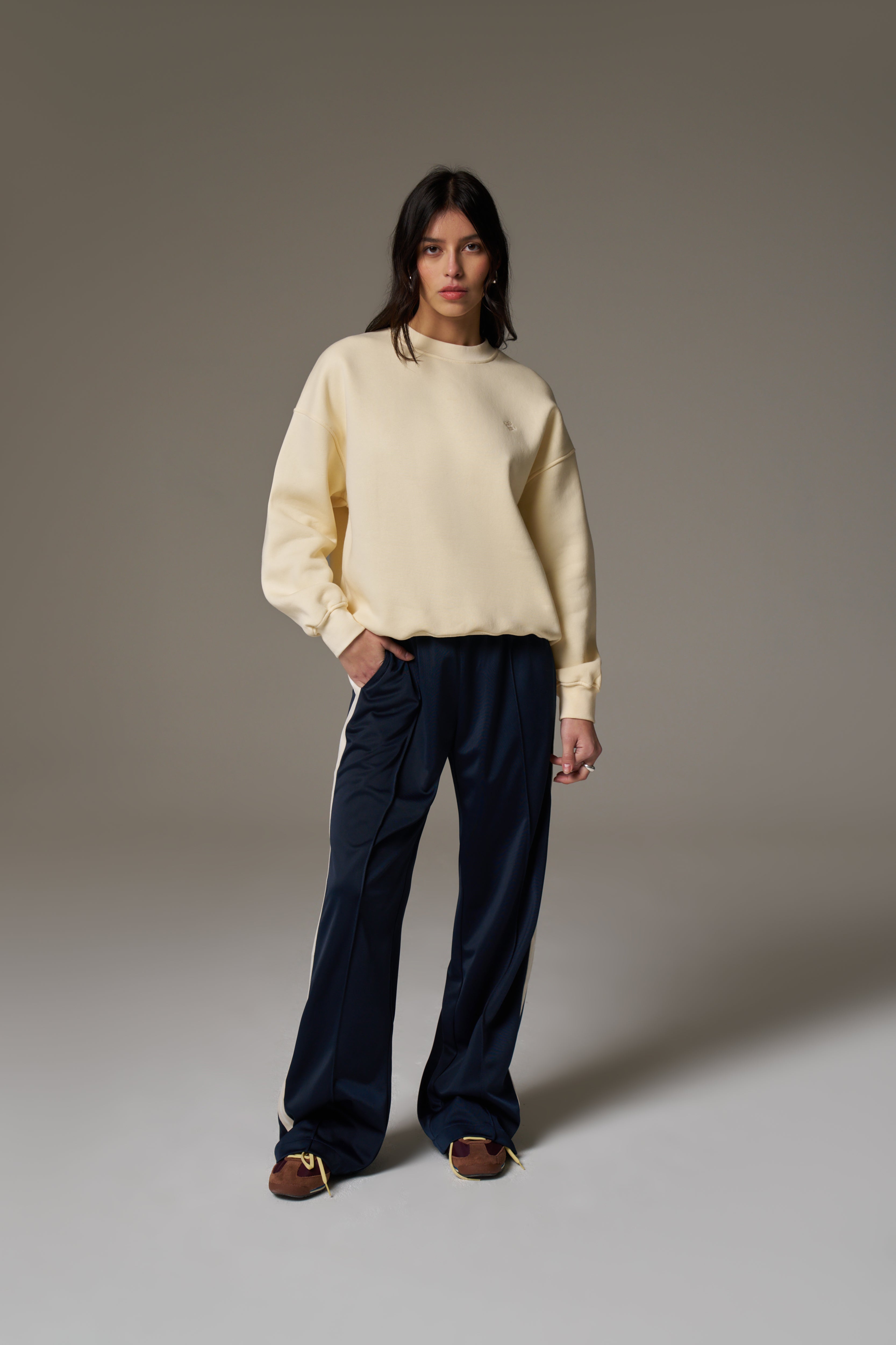 EMBLEM EMBROIDERED SWEATSHIRT - BUTTERMILK
