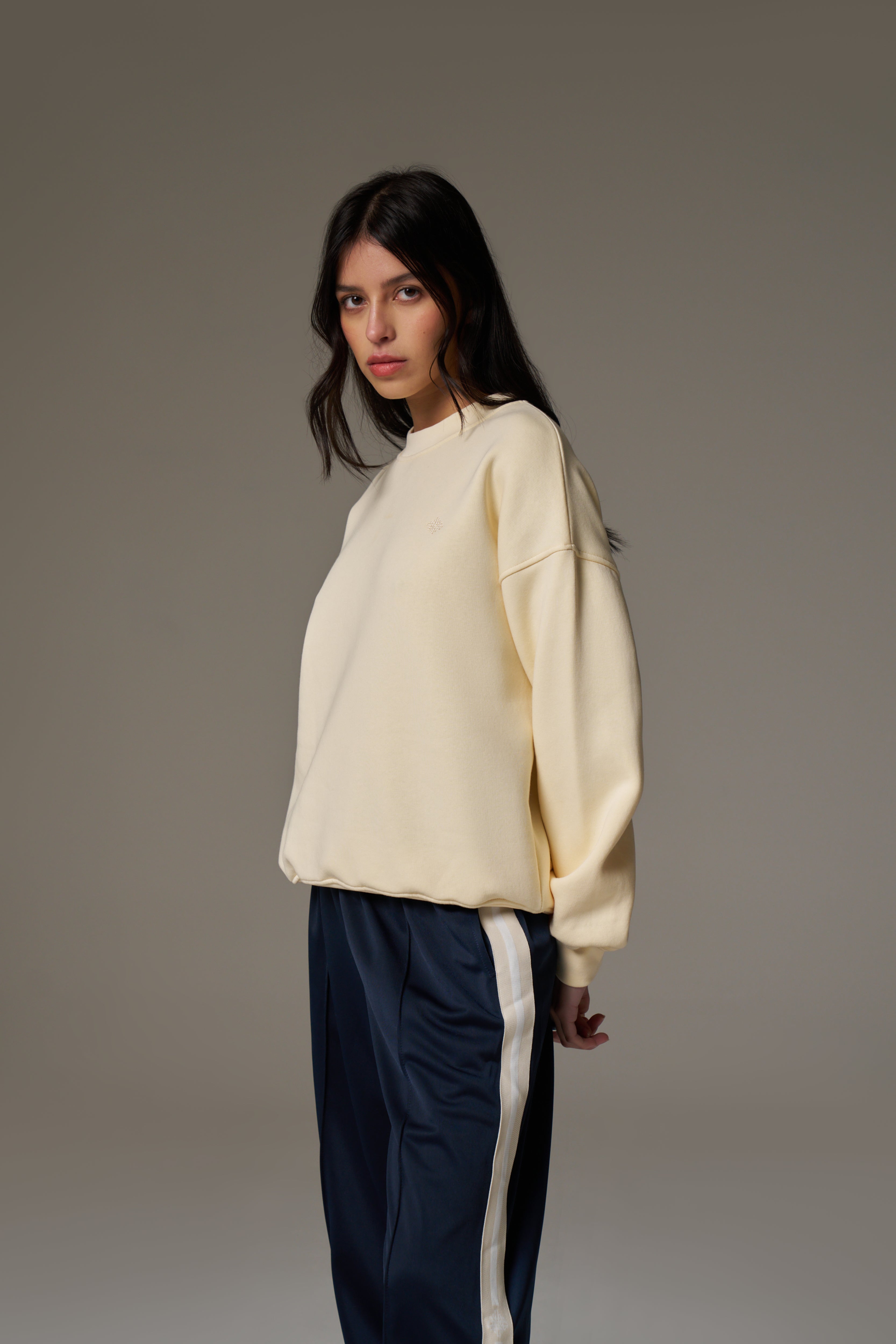 EMBLEM EMBROIDERED SWEATSHIRT - BUTTERMILK
