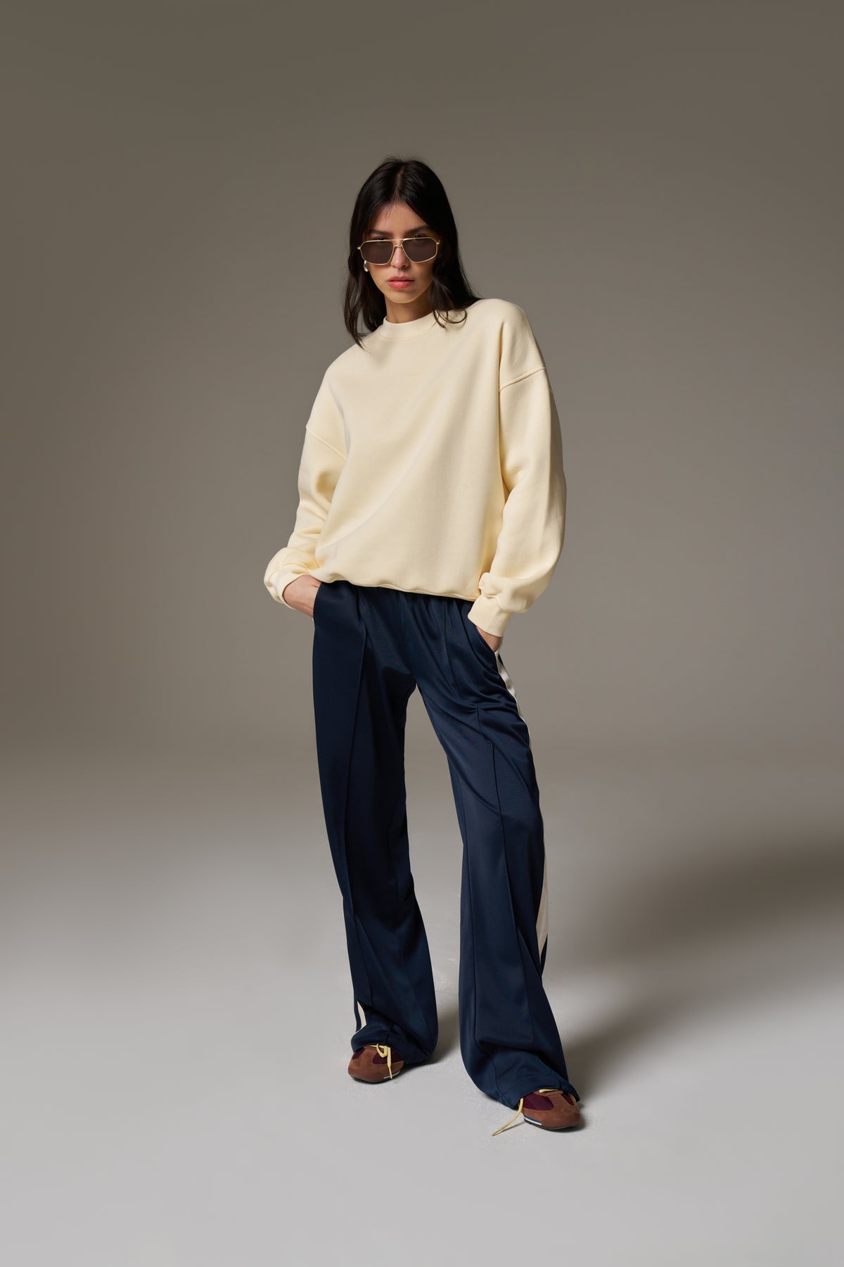 EMBLEM EMBROIDERED SWEATSHIRT - BUTTERMILK
