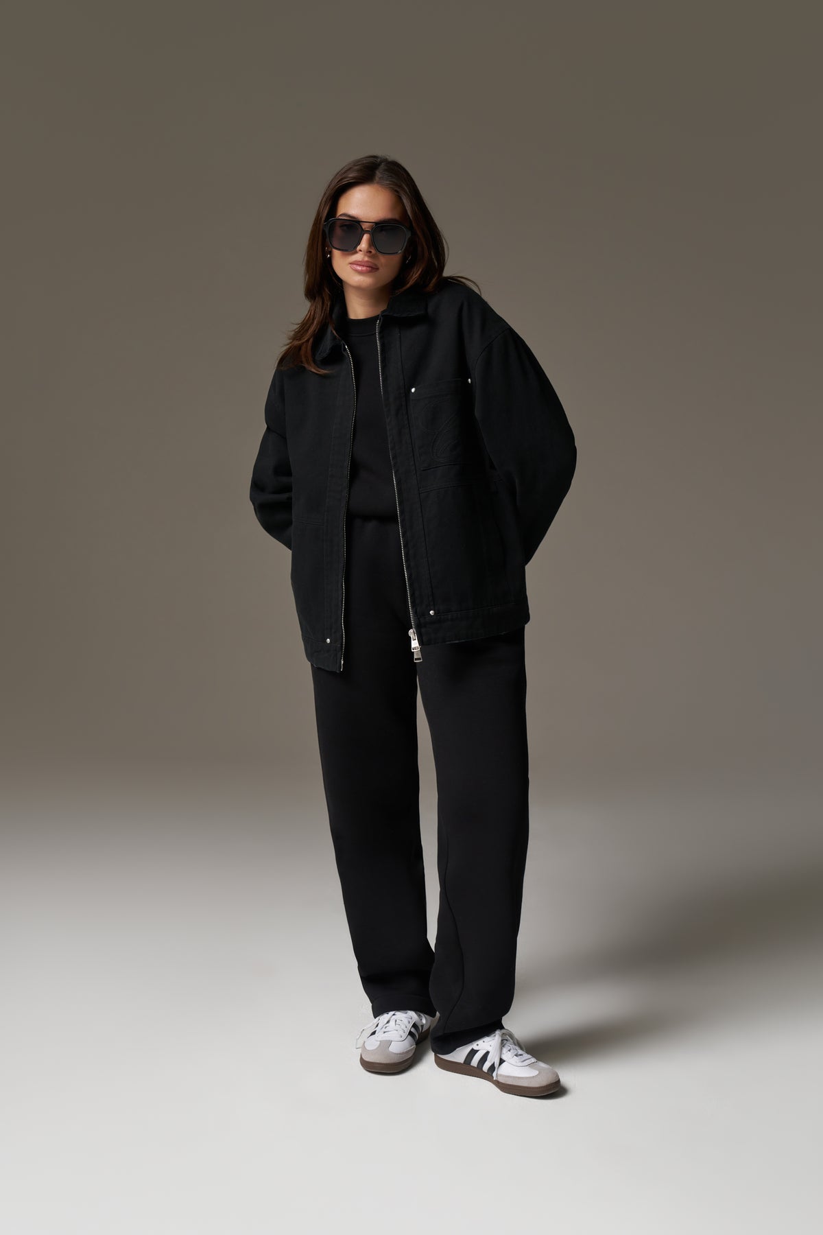EMBROIDERED CREST RELAXED JOGGERS - BLACK