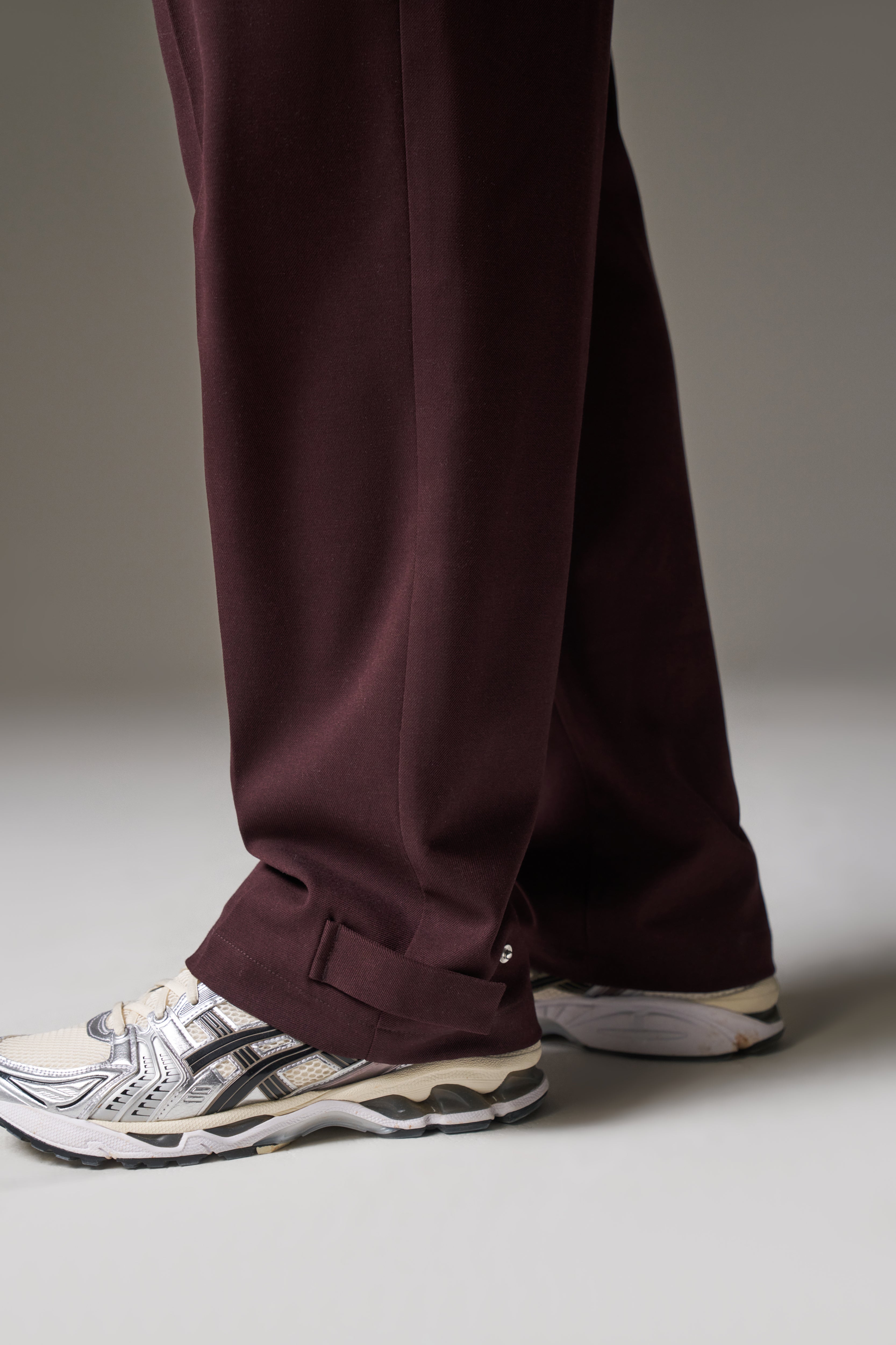 PLEATED WIDE LEG TROUSER - BURGUNDY