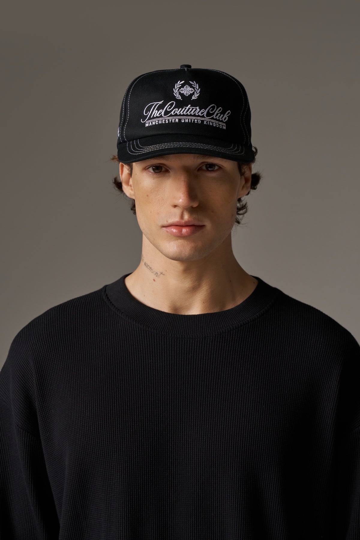 CONTRAST STITCH LAUREL EMBROIDERY CAP - BLACK