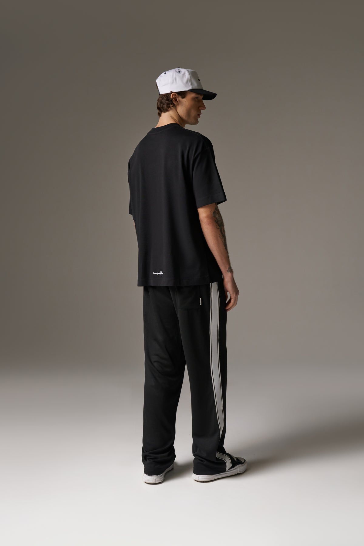 DESIGN DEPARTMENT CHEST PRINT T-SHIRT - BLACK