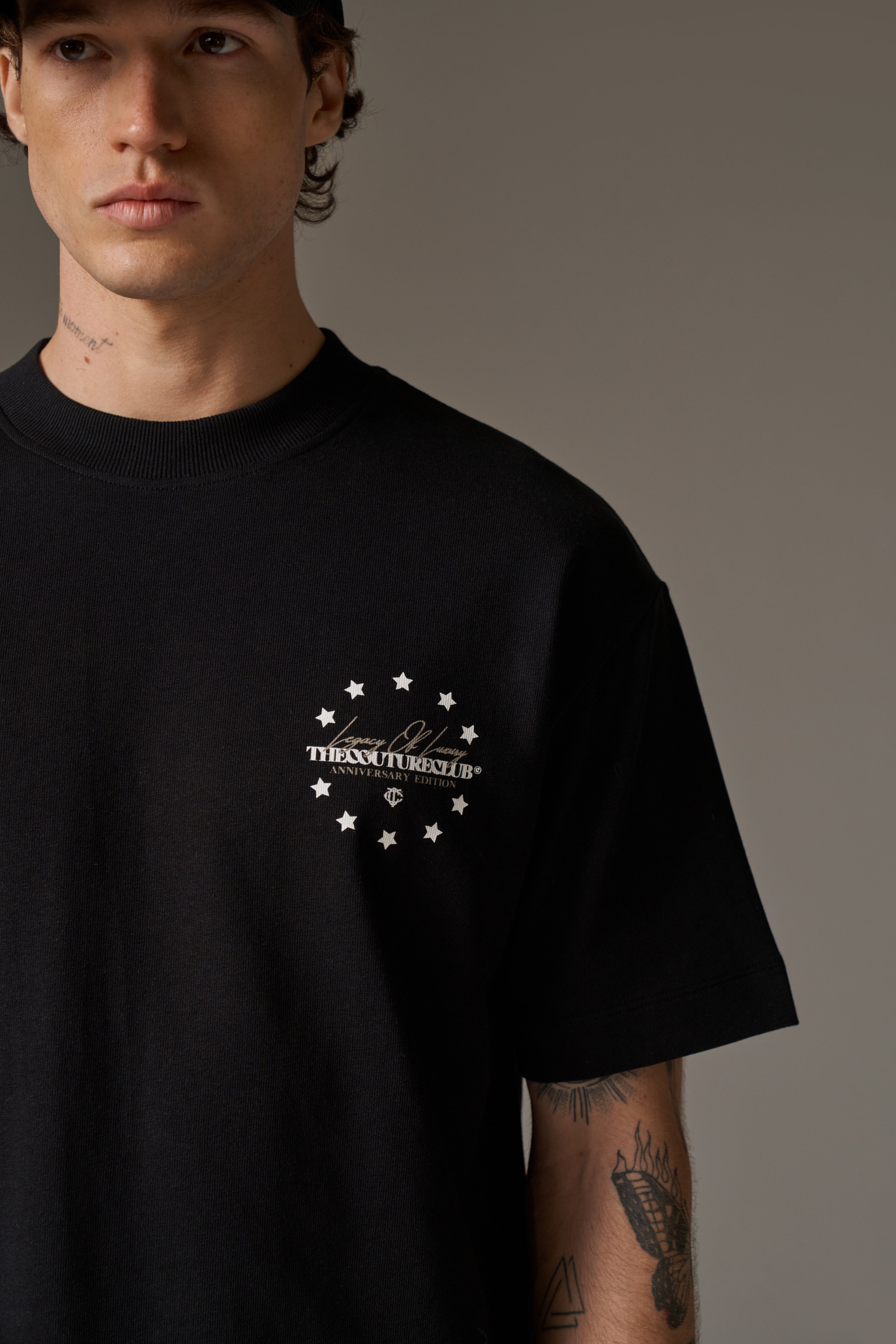 LEGACY OF LUXURY T-SHIRT - BLACK