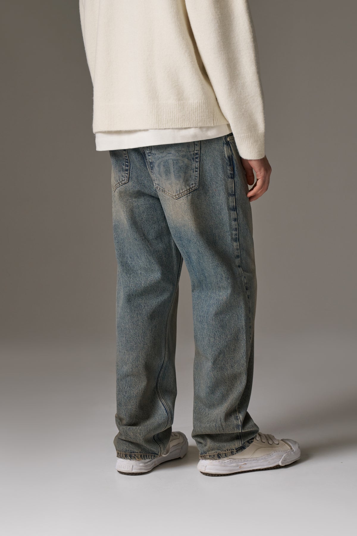 VINTAGE WASHED EMBLEM STRAIGHT LEG JEANS - BLUE WASH