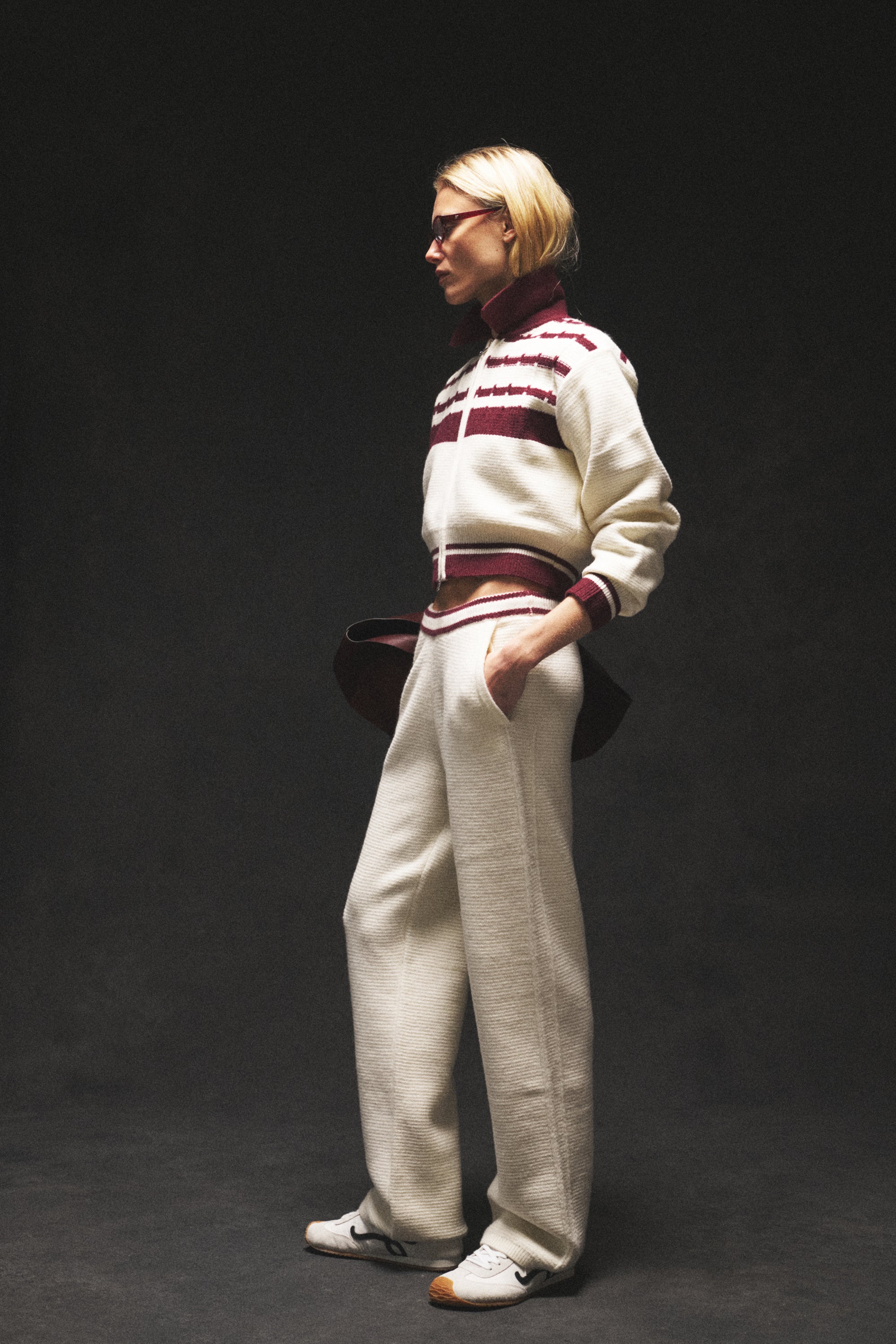 CONTRAST STRIPE KNITTED ZIP THROUGH - OFF WHITE