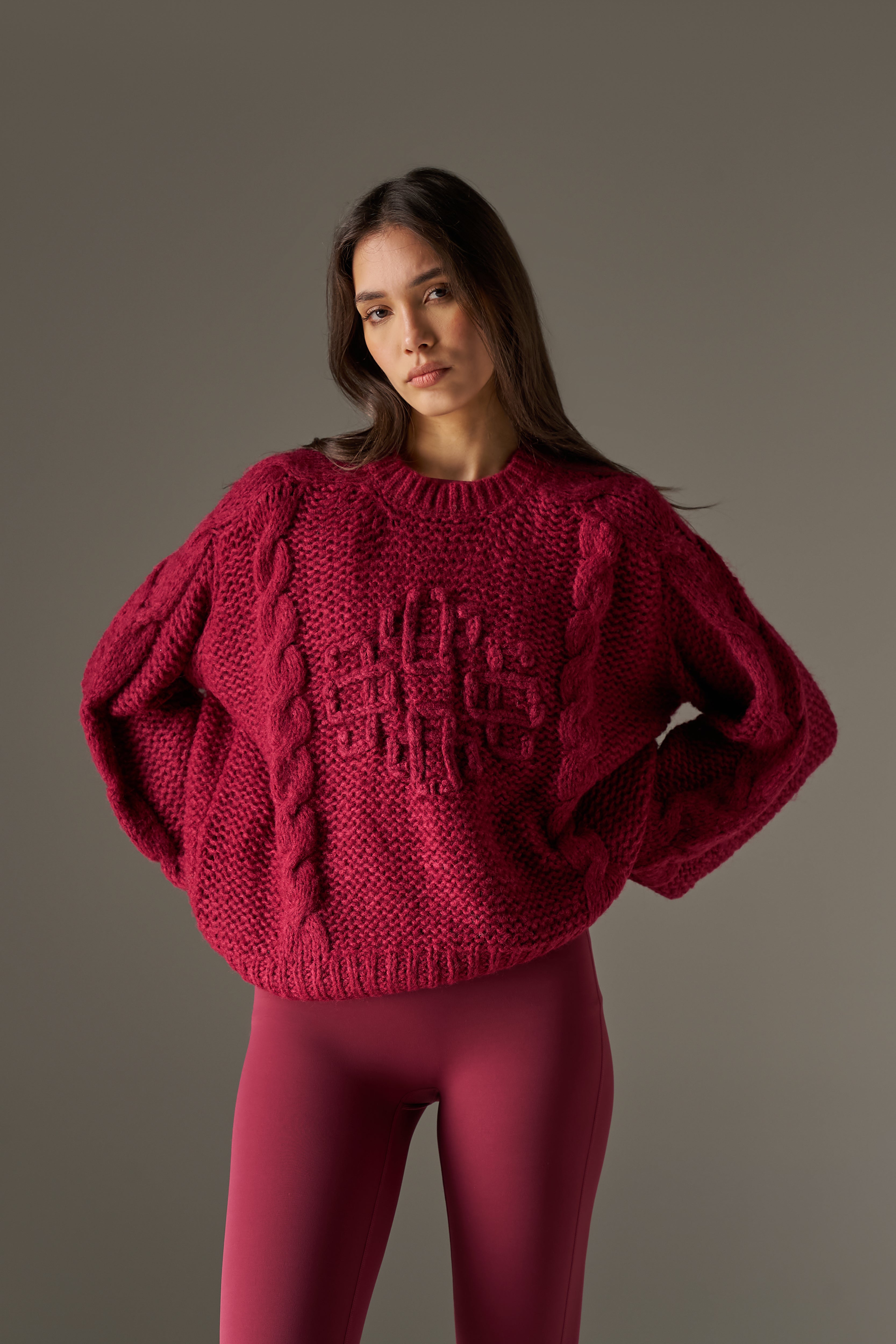 EMBLEM PLAITED OVERSIZED KNIT JUMPER - BURGUNDY
