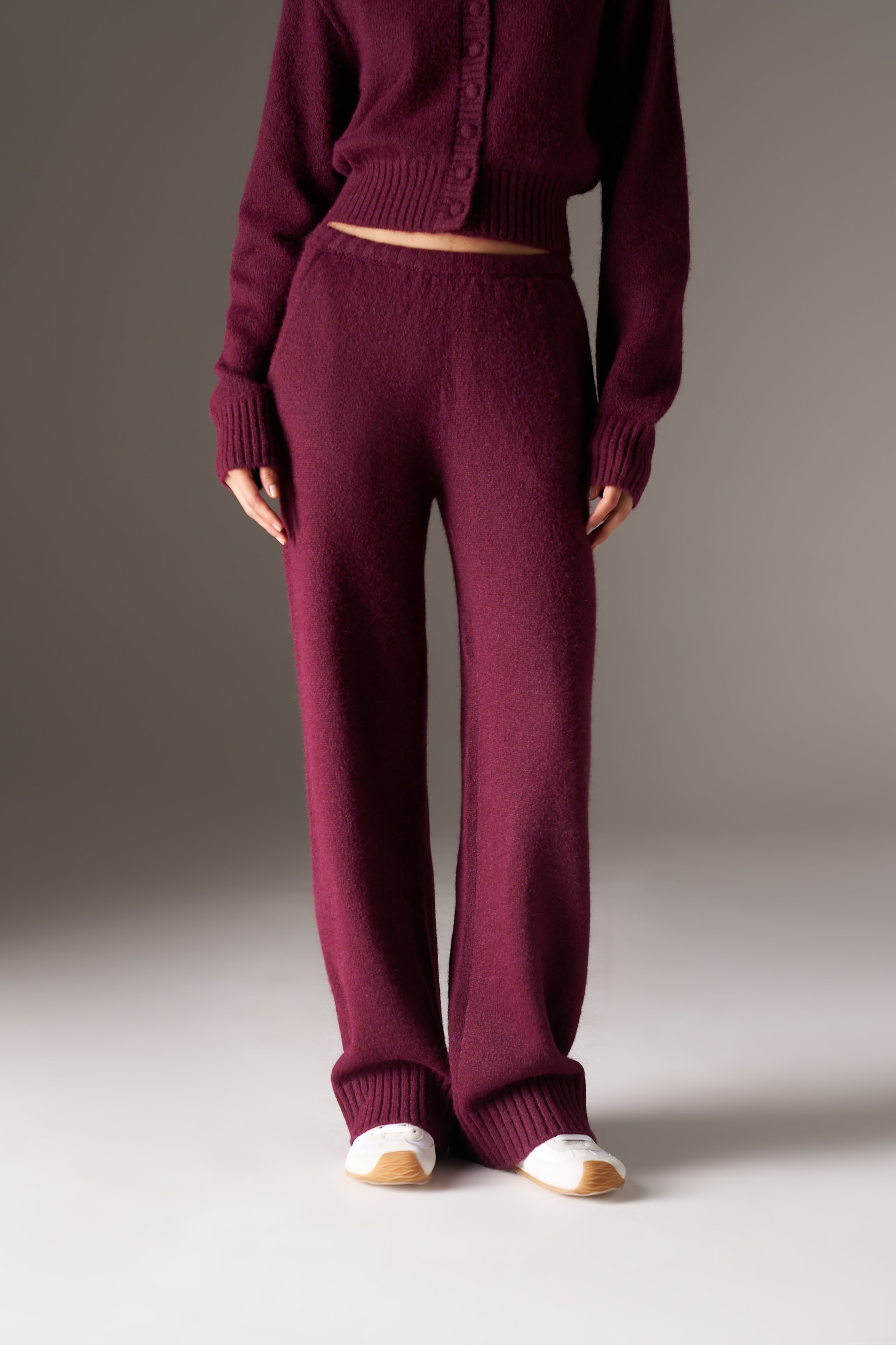 EMBLEM EMBROIDERED KNIT JOGGERS - PLUM