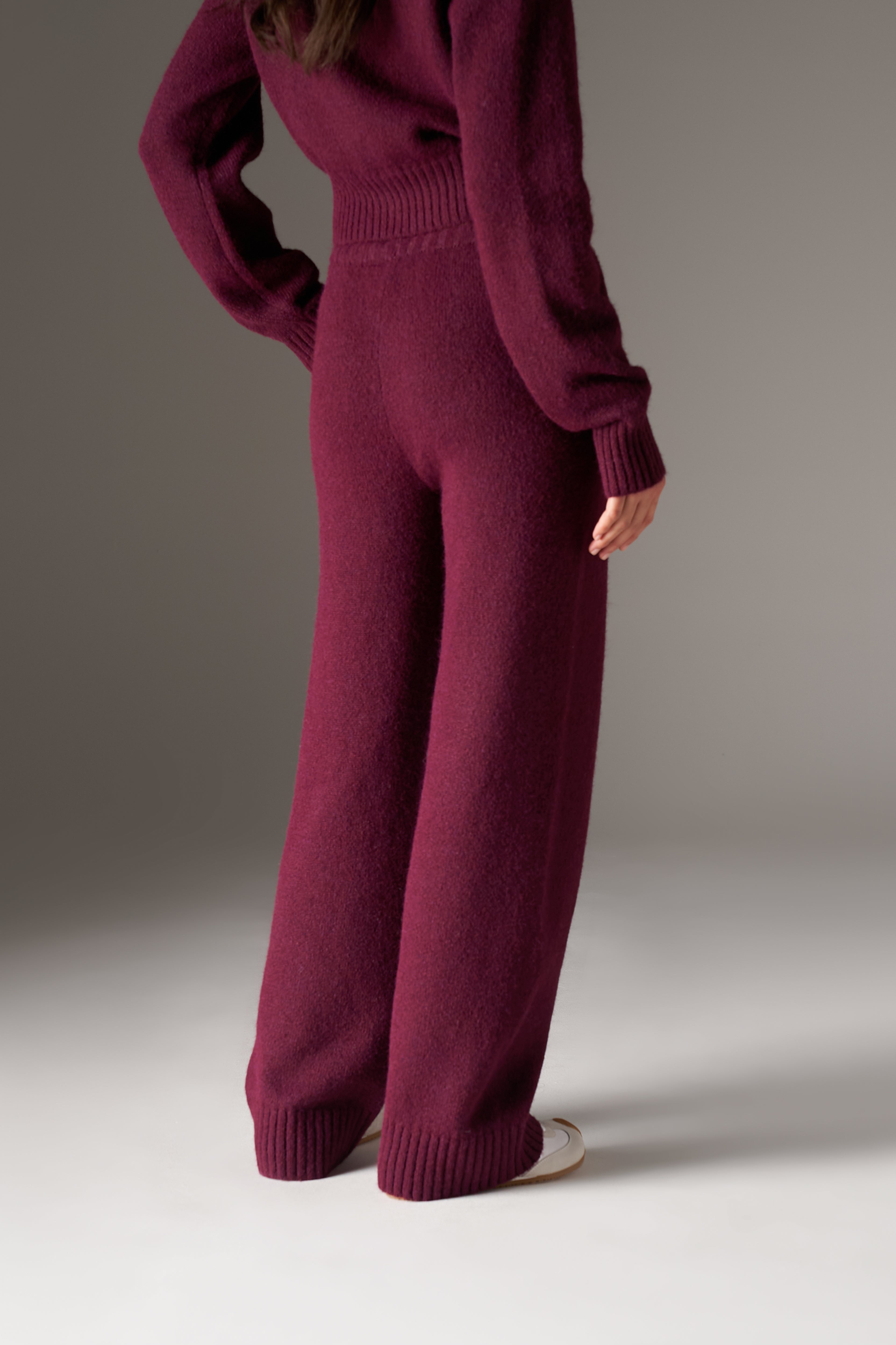 EMBLEM EMBROIDERED KNIT JOGGERS - PLUM