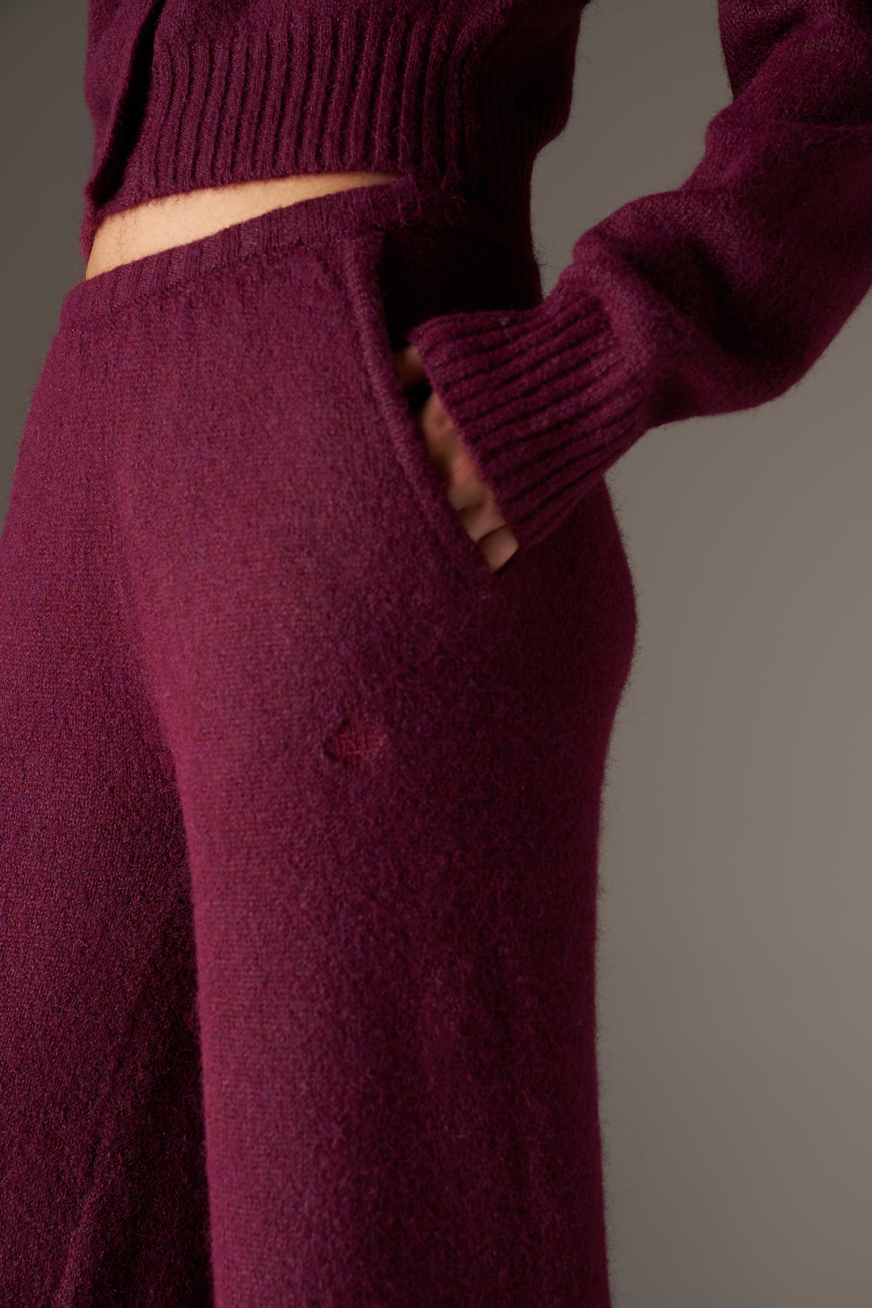 EMBLEM EMBROIDERED KNIT JOGGERS - PLUM