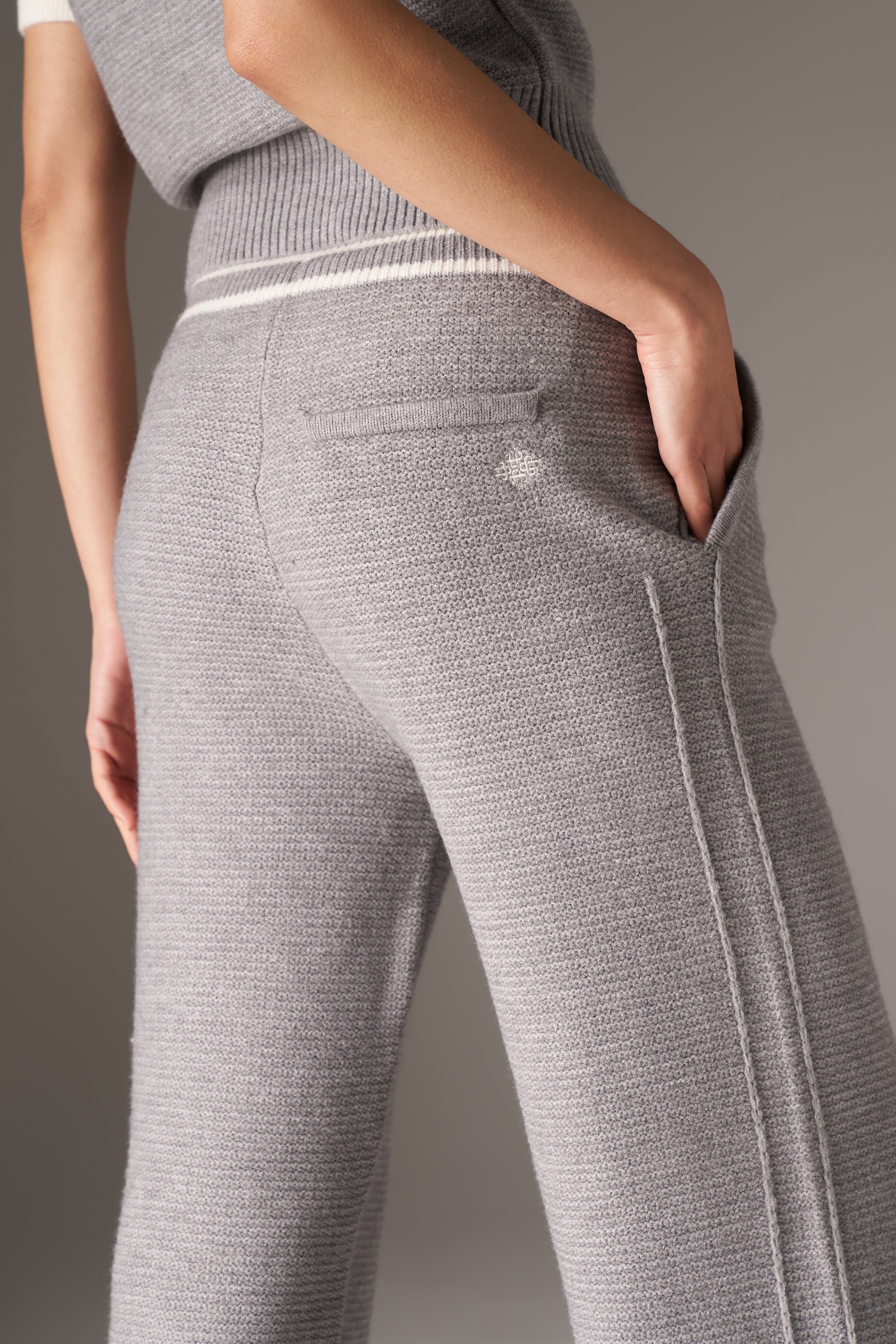 CONTRAST STRIPE KNITTED JOGGERS - GREY